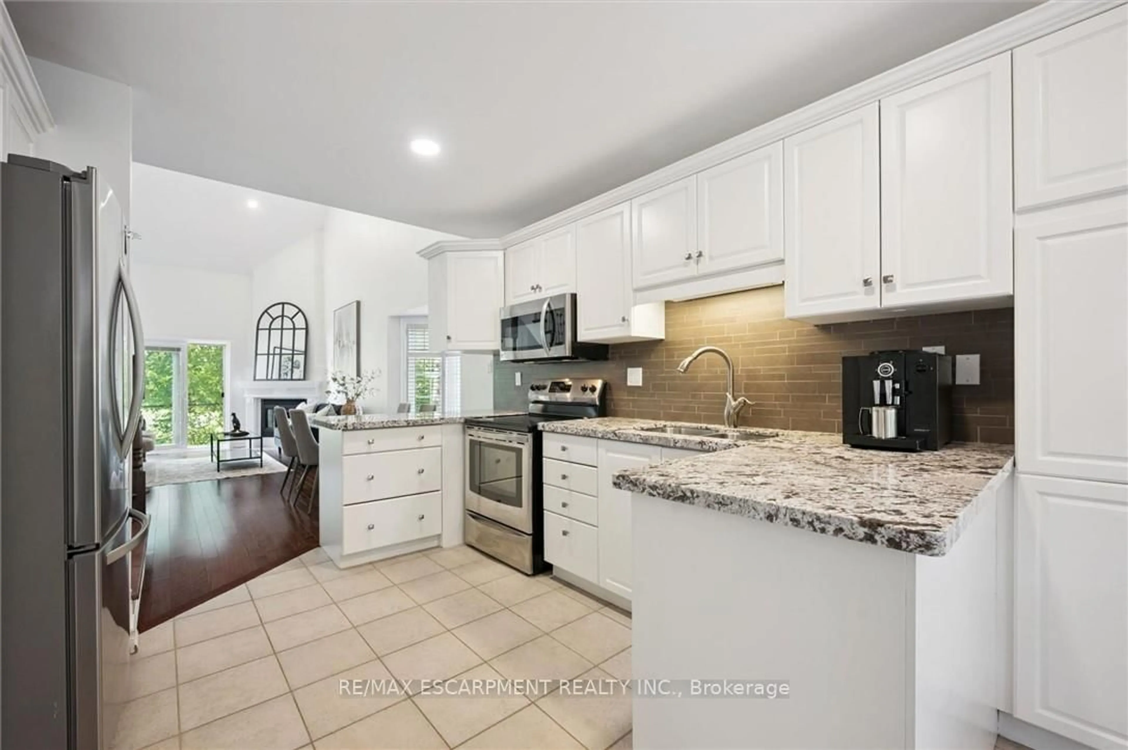 Open concept kitchen, ceramic/tile floor for 3243 New St #5, Burlington Ontario L7N 1M9