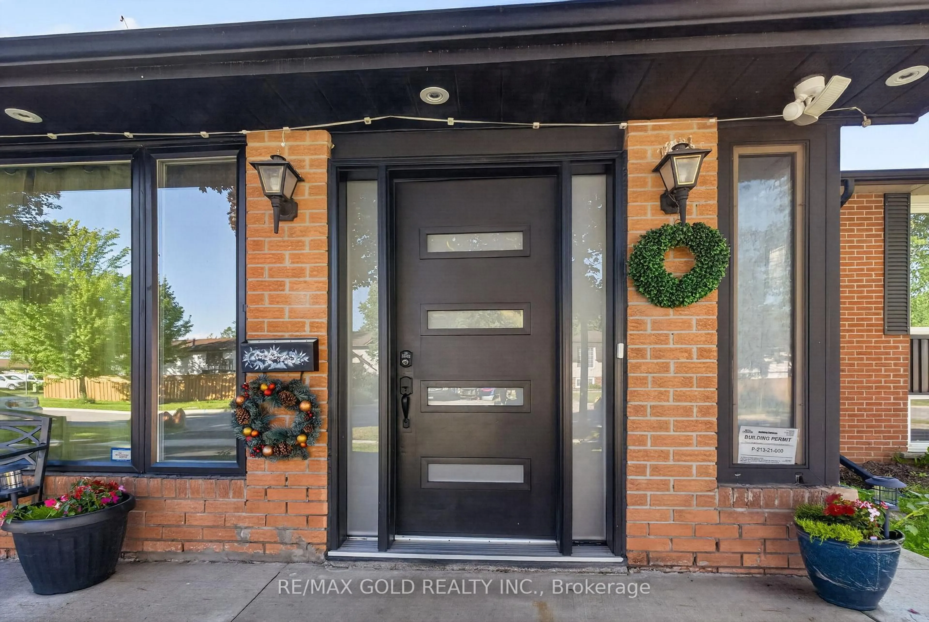 Indoor entryway for 63 Morgandale Cres, Orangeville Ontario L9W 3C6