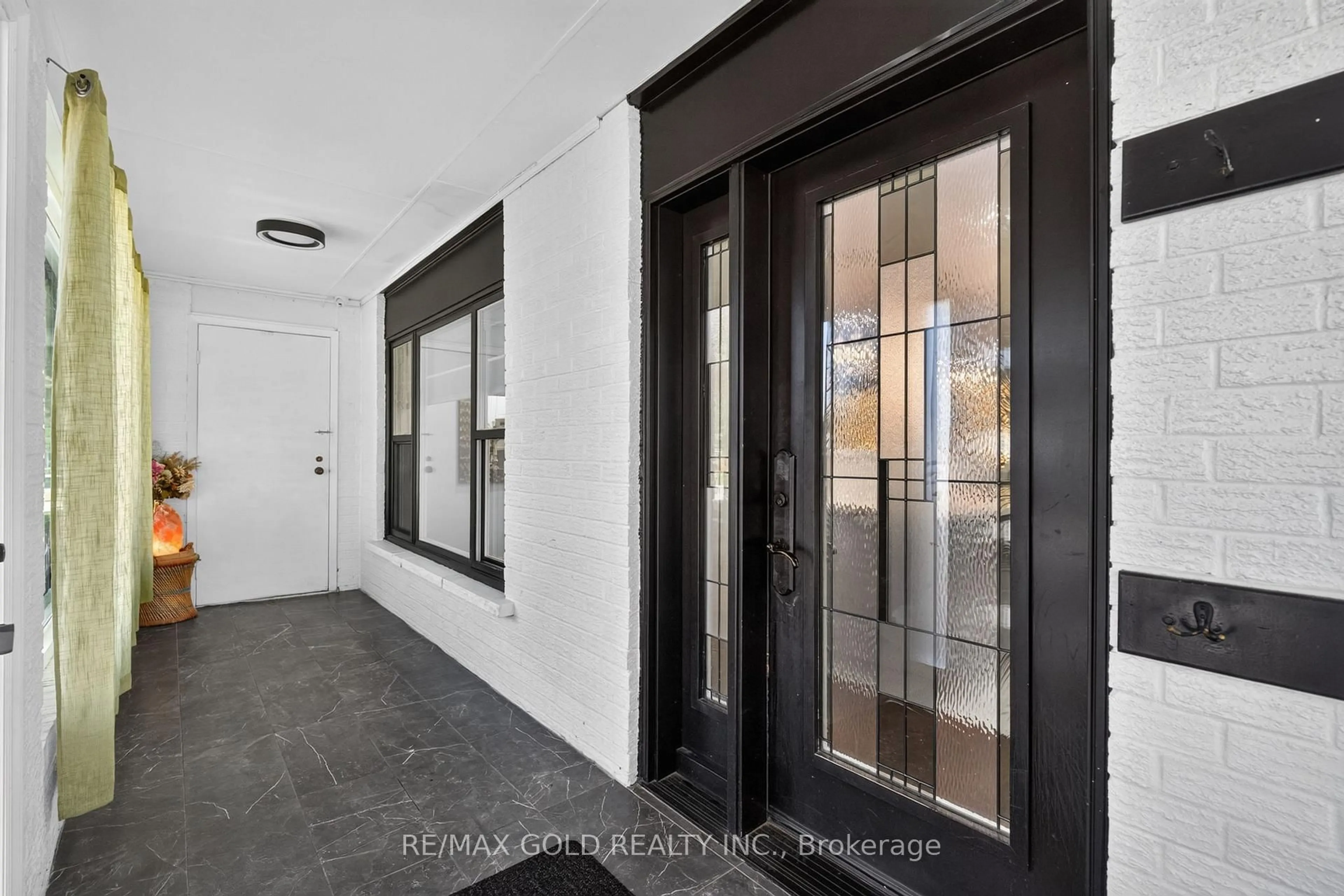 Indoor entryway for 63 Morgandale Cres, Orangeville Ontario L9W 3C6