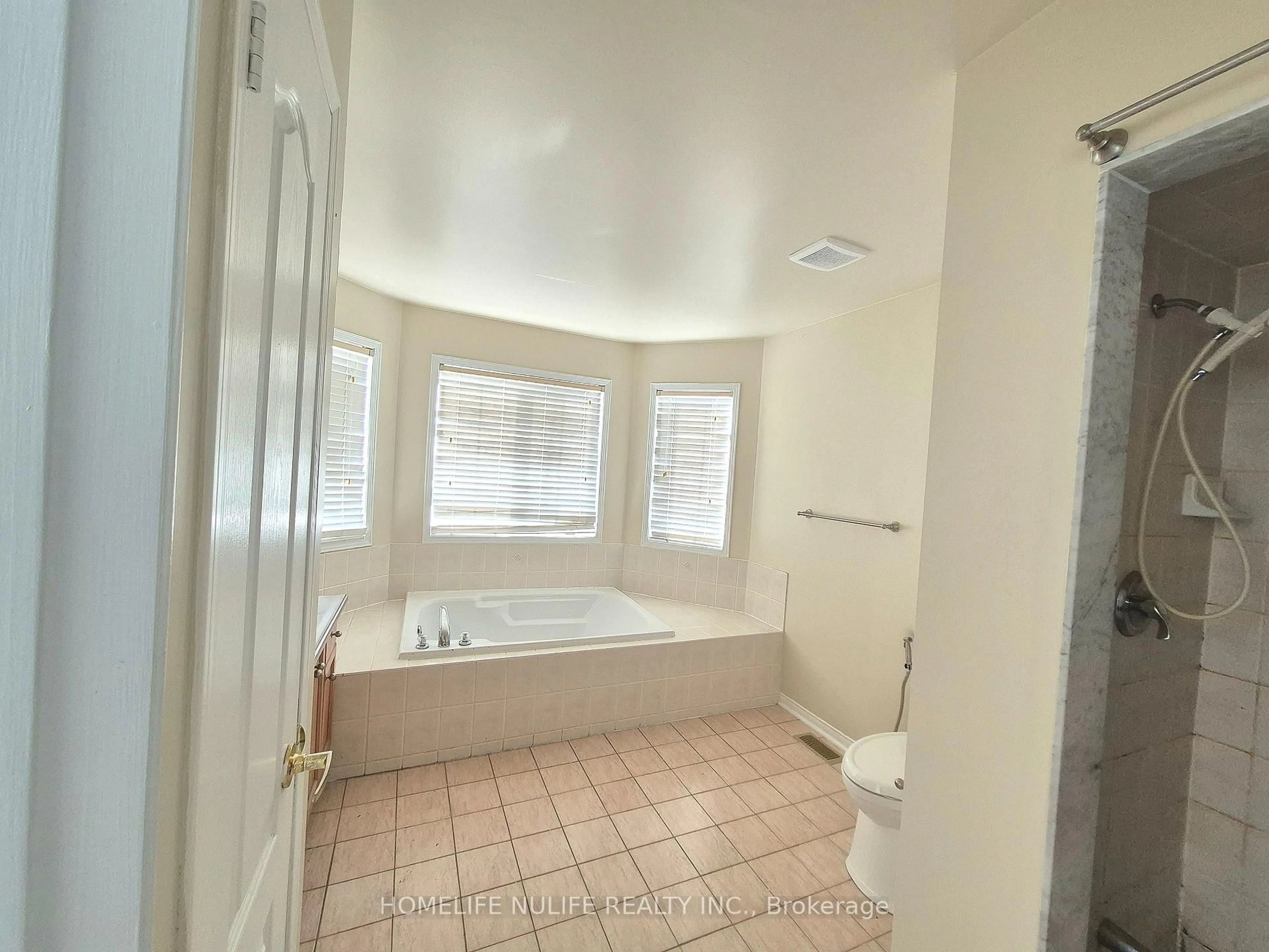 A pic of a room for 3866 Thomas St, Mississauga Ontario L5M 7B1
