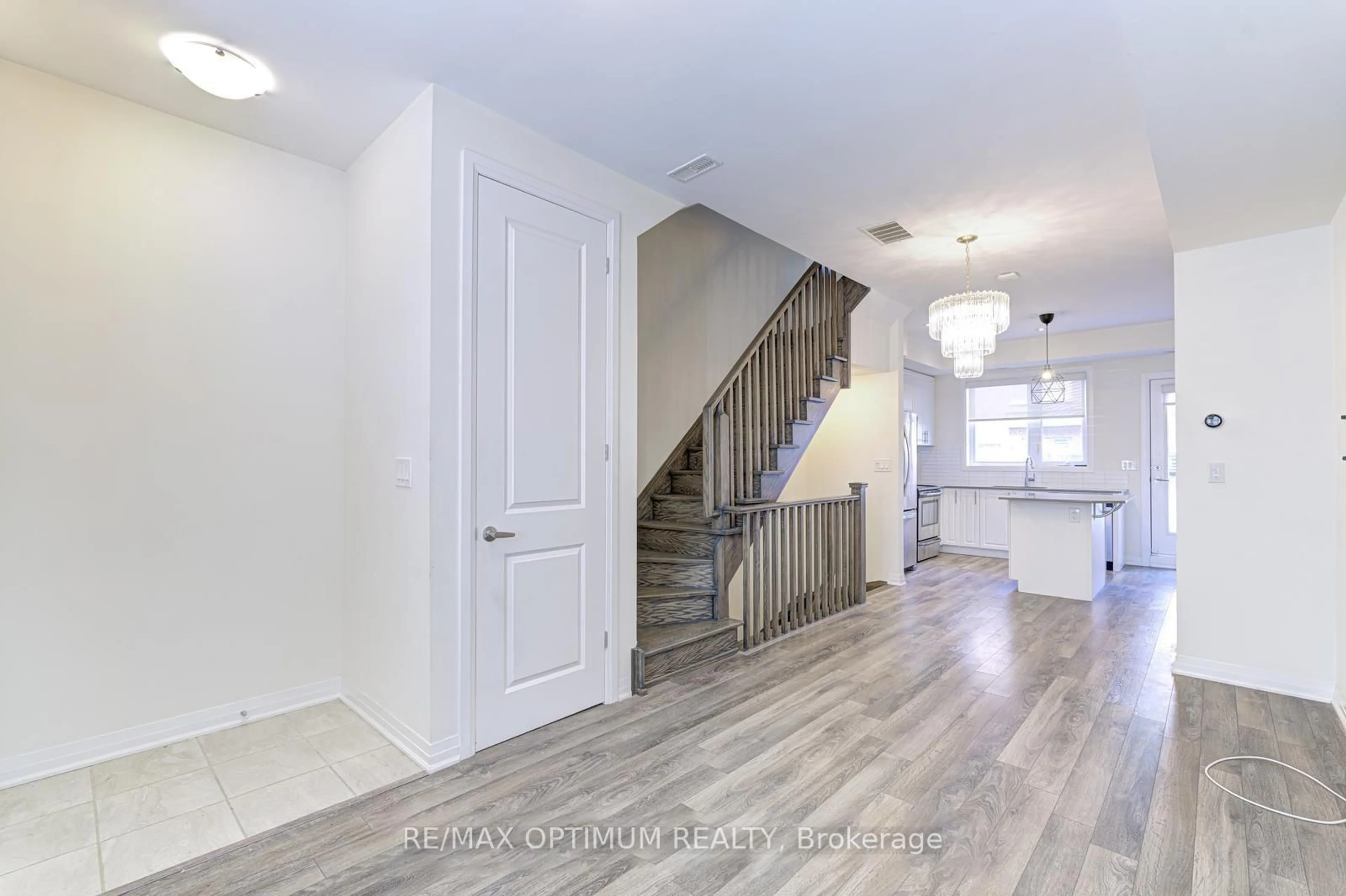 Indoor entryway for 44 Sarah Jackson Cres, Toronto Ontario M3K 0B6