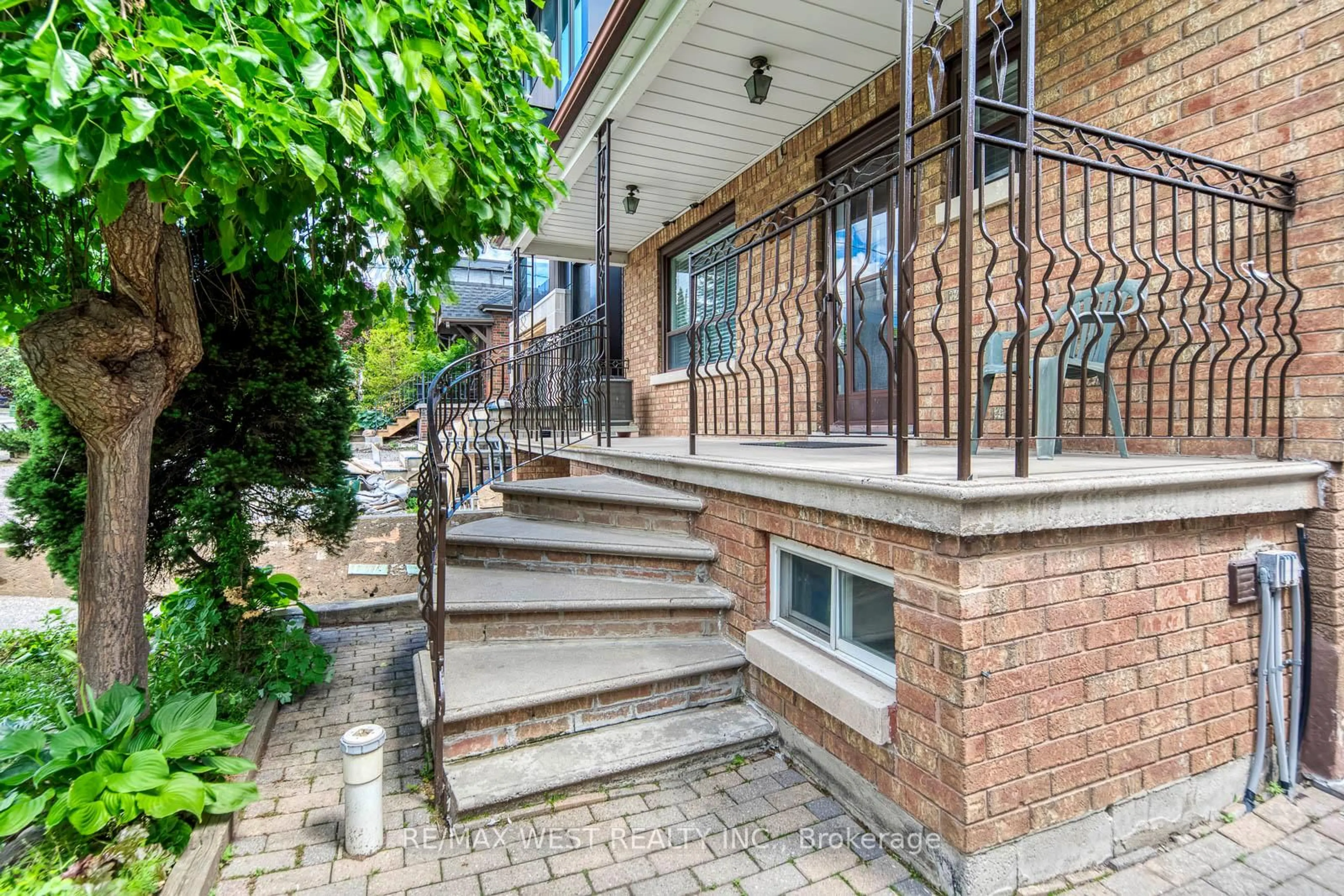 Unknown for 49 Montcalm Ave, Toronto Ontario M6E 4N8