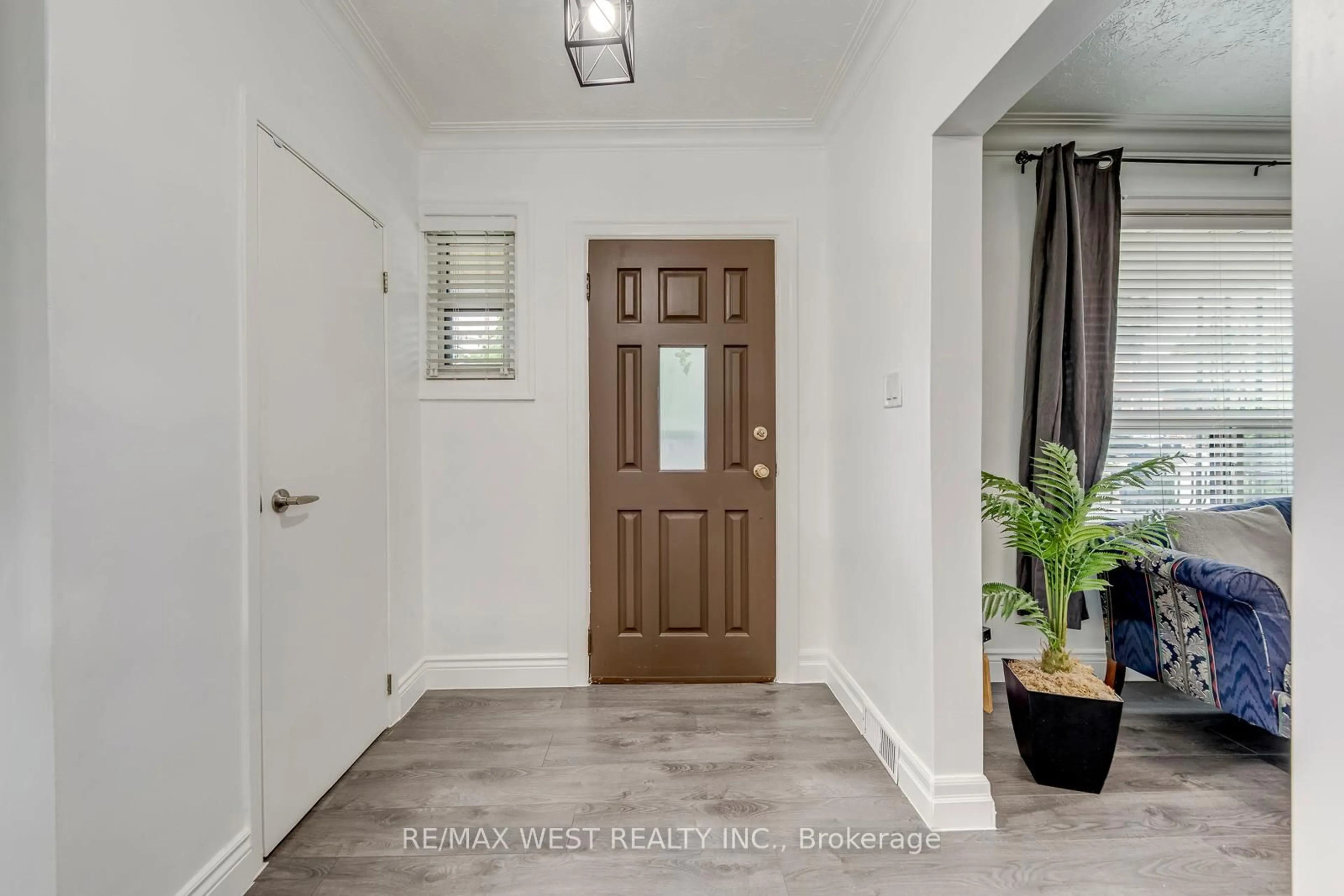 Indoor entryway for 49 Montcalm Ave, Toronto Ontario M6E 4N8