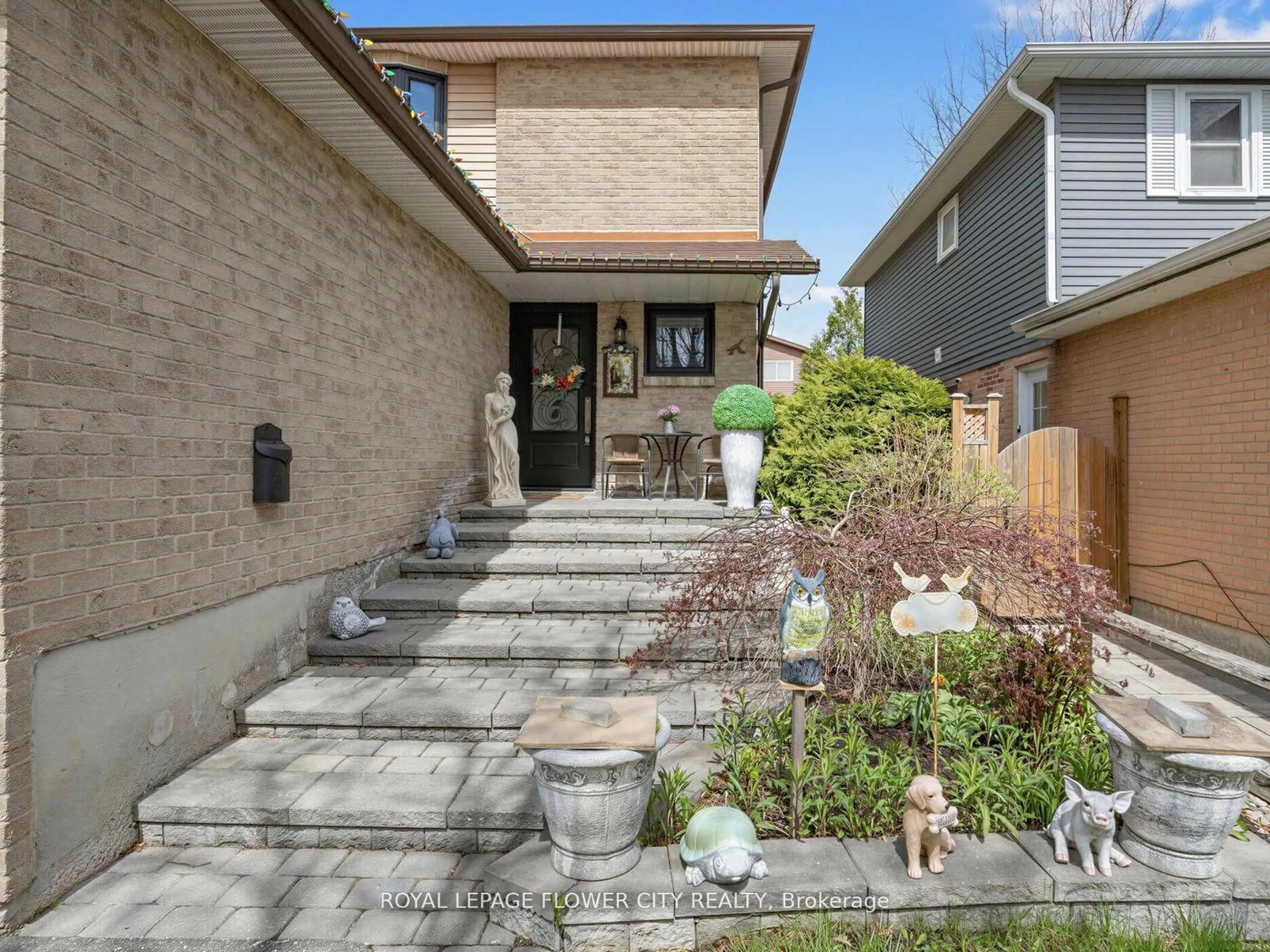 Unknown for 16 Blossom Ave, Brampton Ontario L6X 2W3