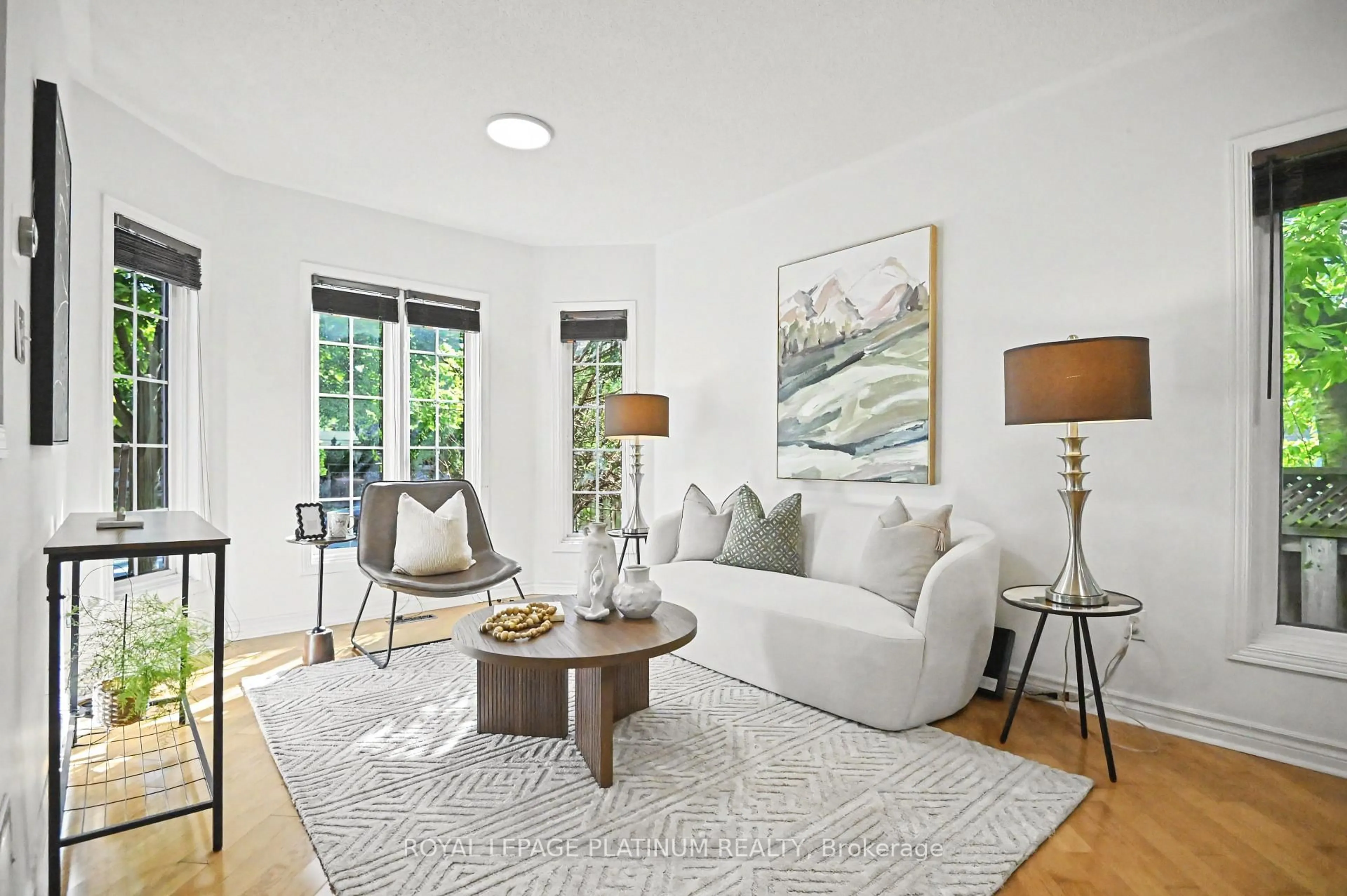 Living room with furniture, unknown for 2128 STILLMEADOW Rd, Oakville Ontario L6M 3R1