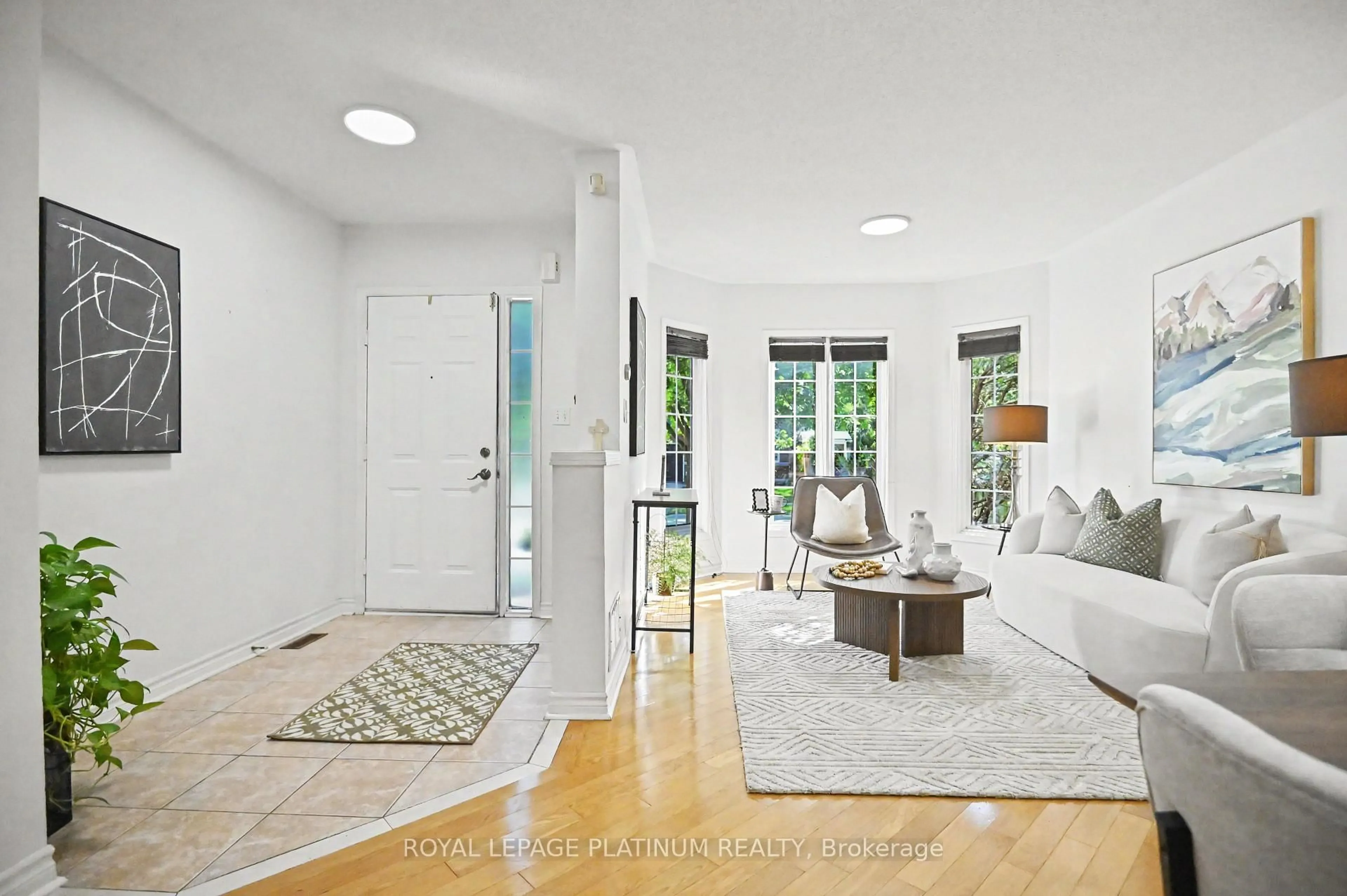Indoor entryway for 2128 STILLMEADOW Rd, Oakville Ontario L6M 3R1