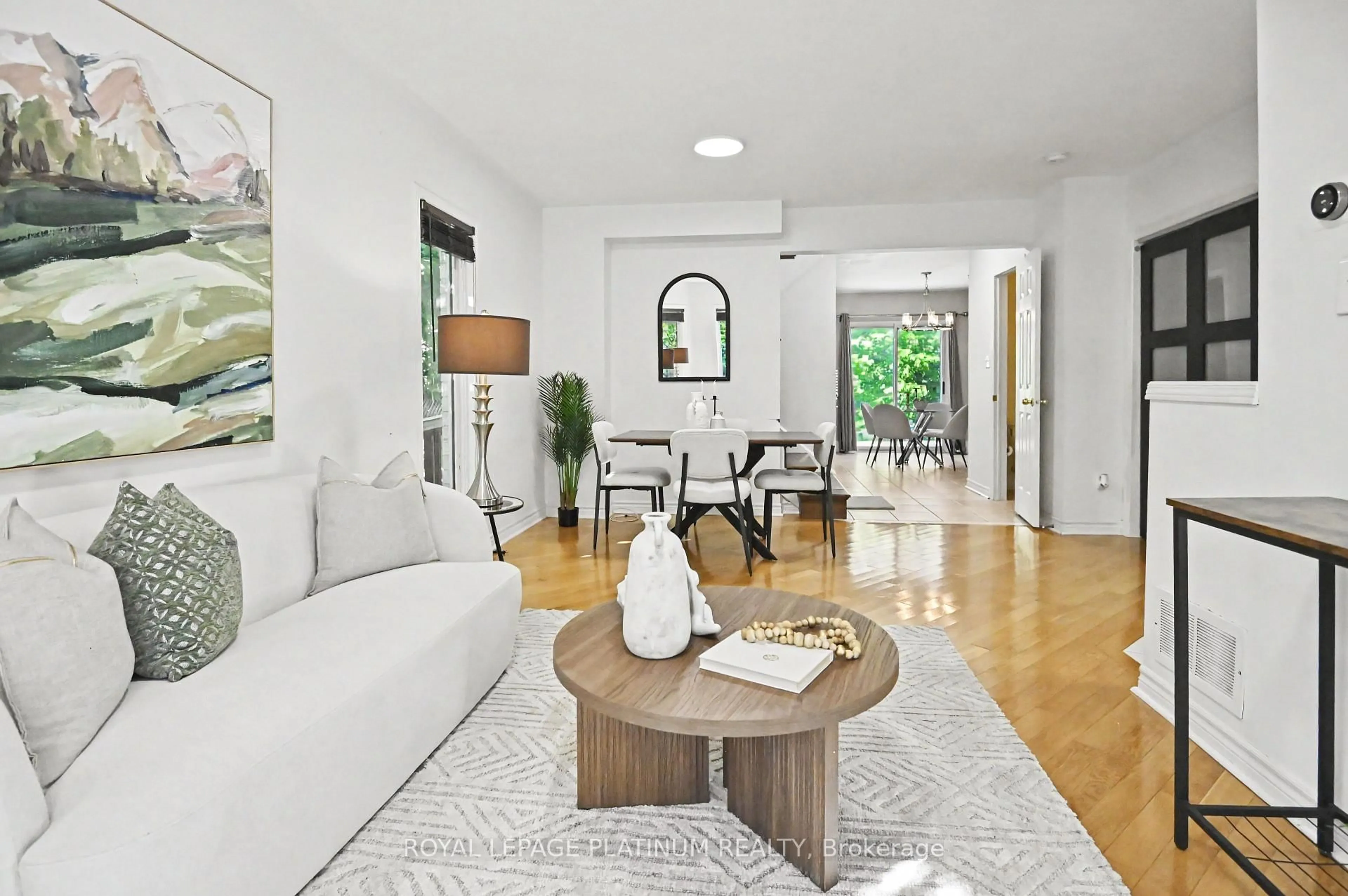 Living room with furniture, unknown for 2128 STILLMEADOW Rd, Oakville Ontario L6M 3R1