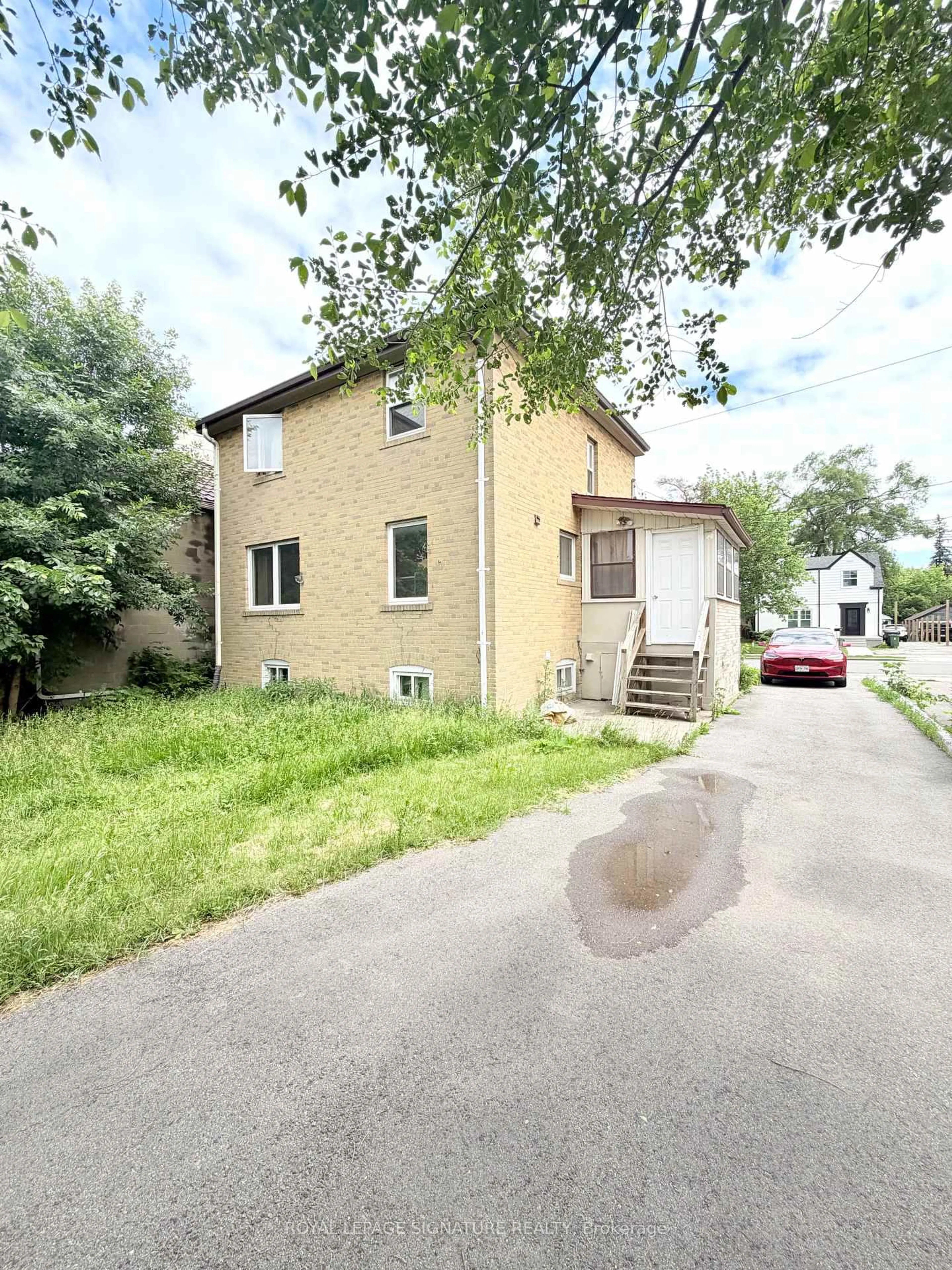 Unknown for 224 King St, Toronto Ontario M9N 1L7