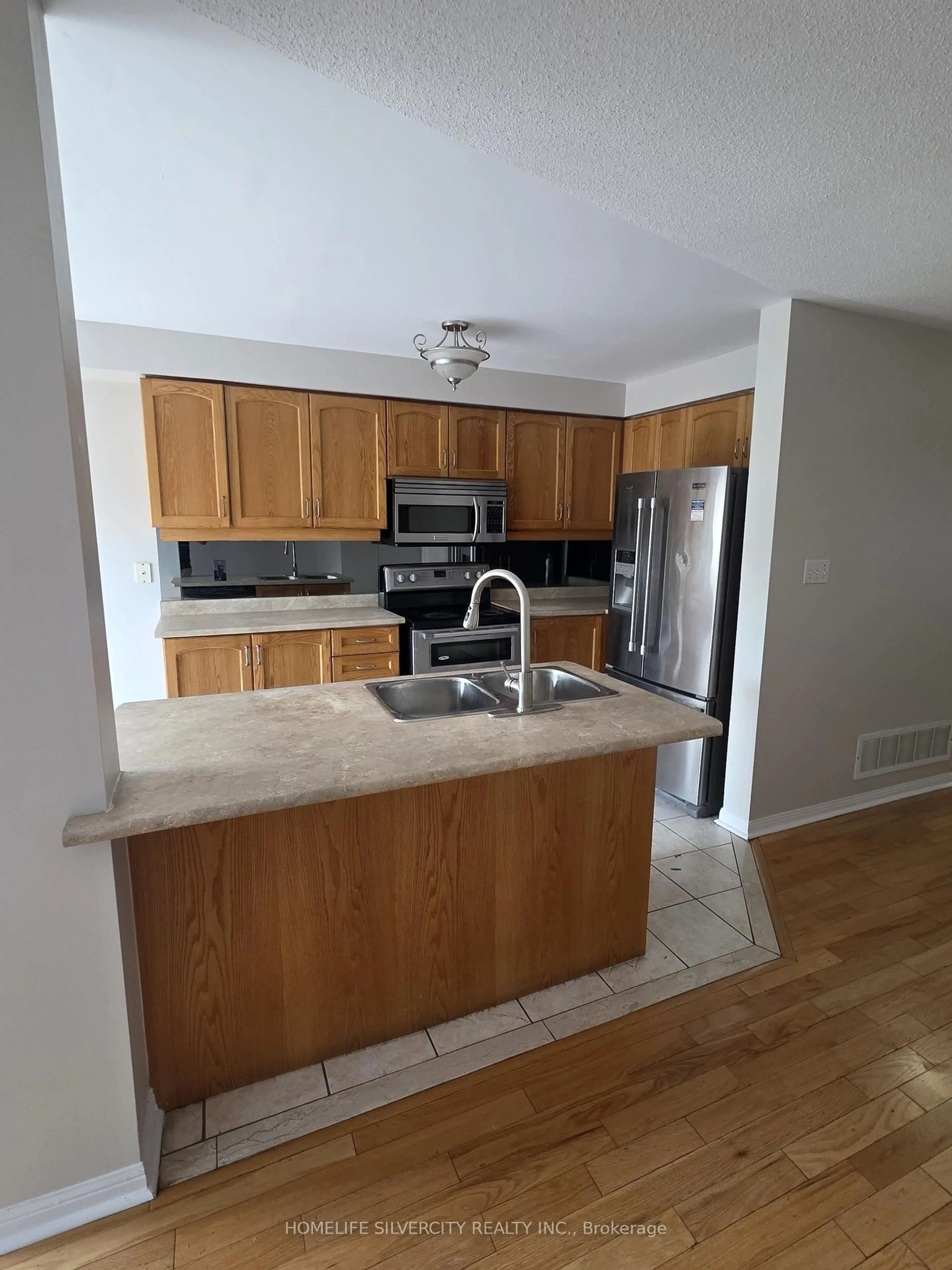 Standard kitchen, unknown for 138 Tianalee Cres, Brampton Ontario L7A 2K8