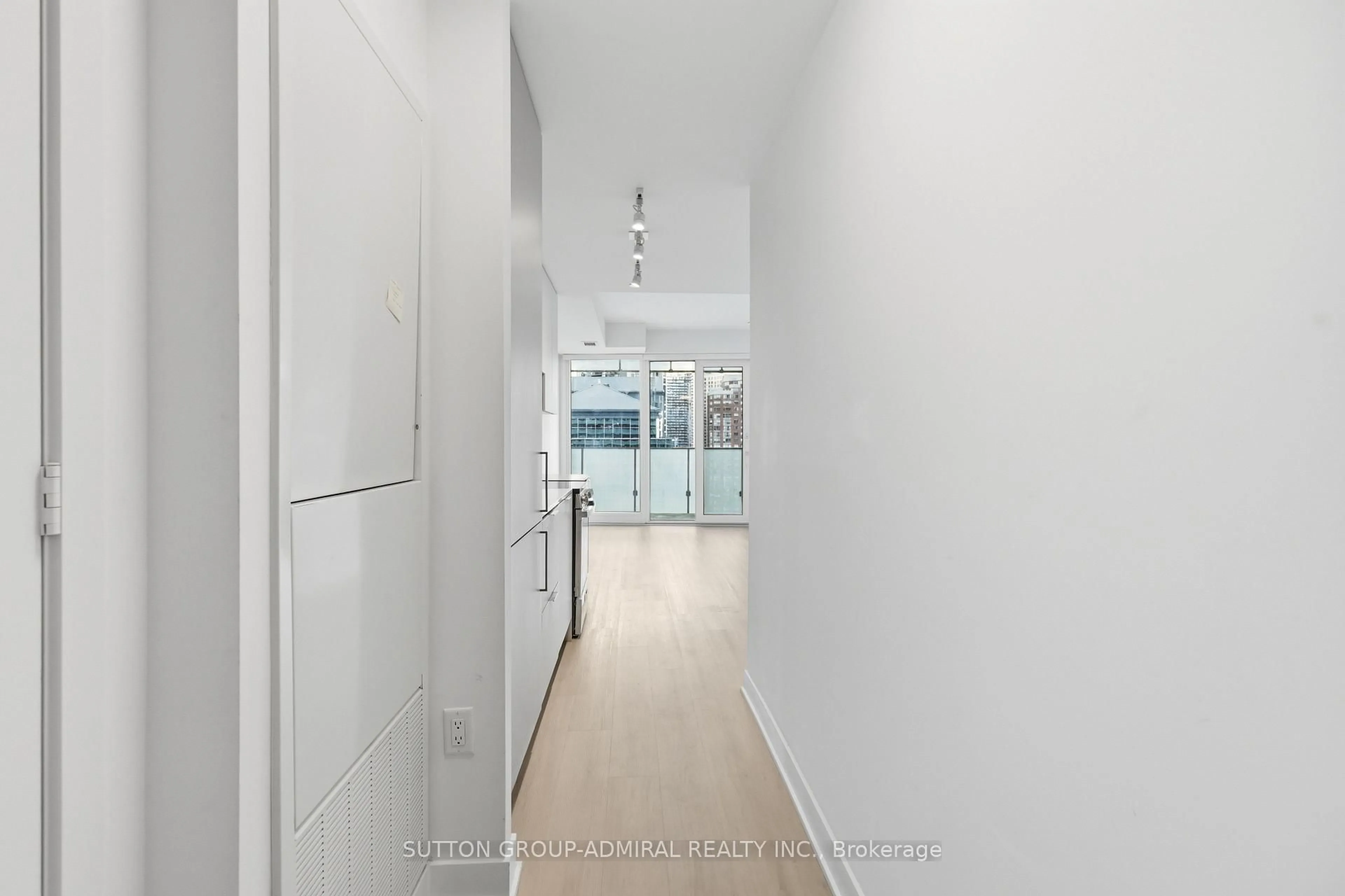 Indoor foyer for 3900 confederation Pkwy #1002, Mississauga Ontario L5B 0M3