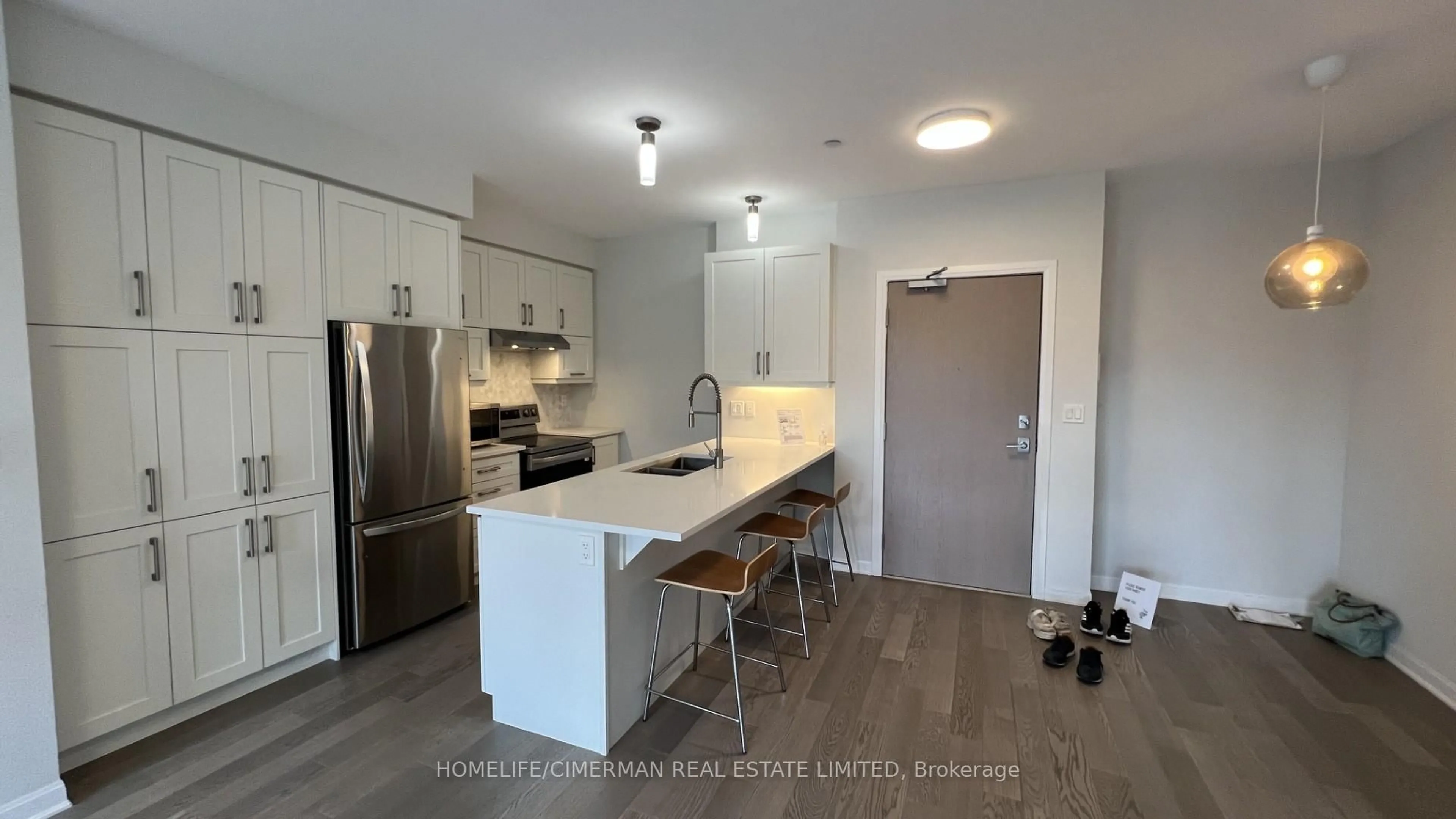 Open concept kitchen, wood/laminate floor for 3028 Creekshore Common #113, Oakville Ontario L5M 5K6