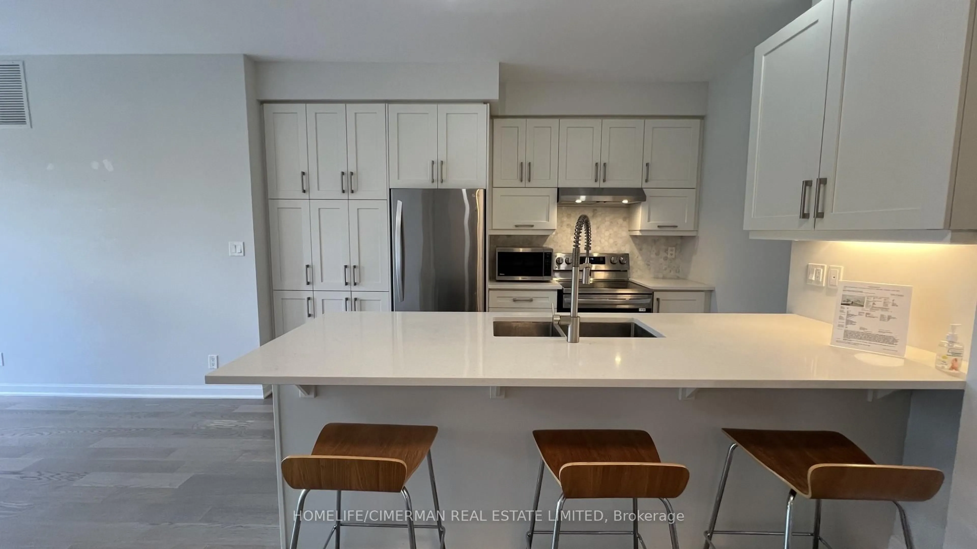 Open concept kitchen, ceramic/tile floor for 3028 Creekshore Common #113, Oakville Ontario L5M 5K6