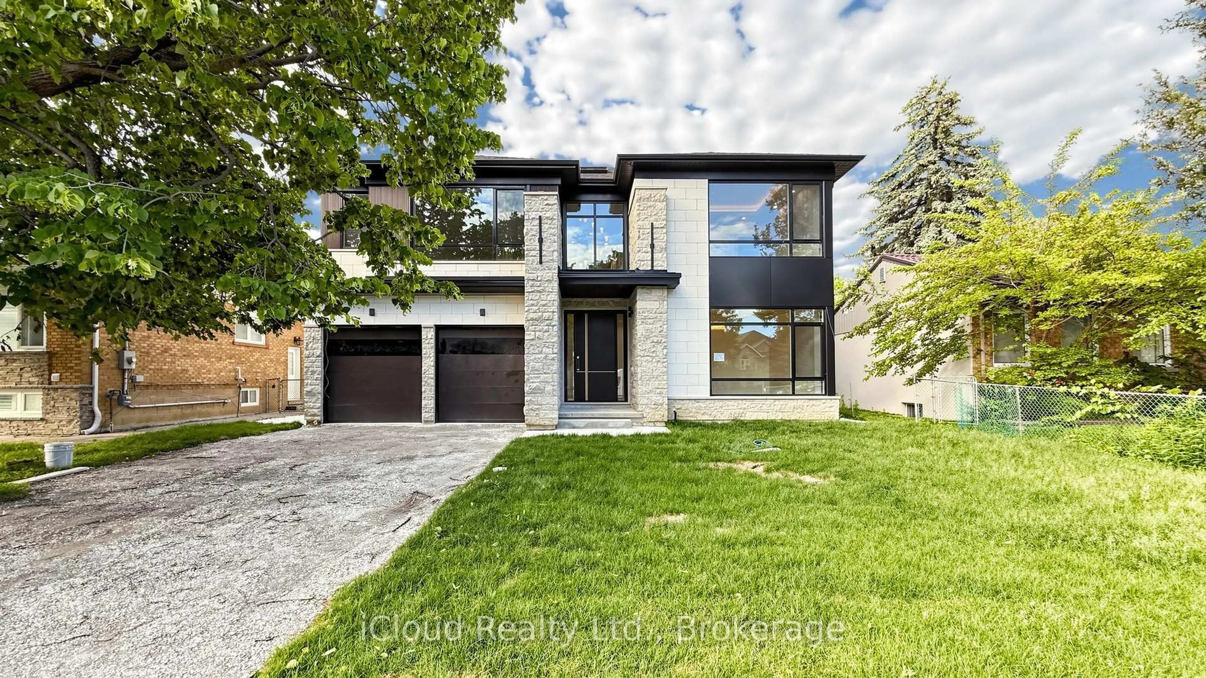 Home with brick exterior material, street for 2539 Rugby Rd, Mississauga Ontario L5B 1T1