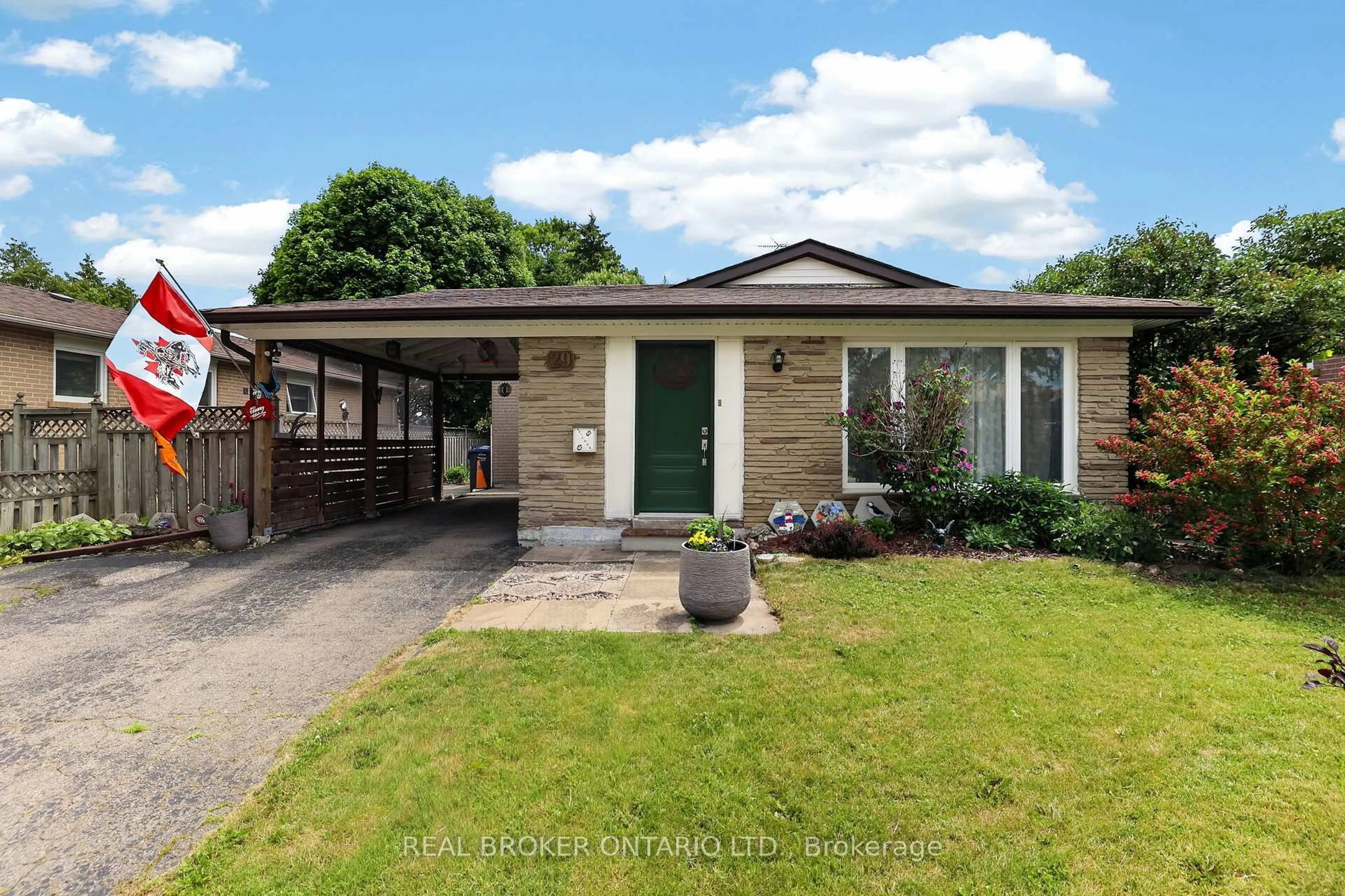 A pic from outside/outdoor area/front of a property/back of a property/a pic from drone, street for 29 Northwood Dr, Brampton Ontario L6X 2L3