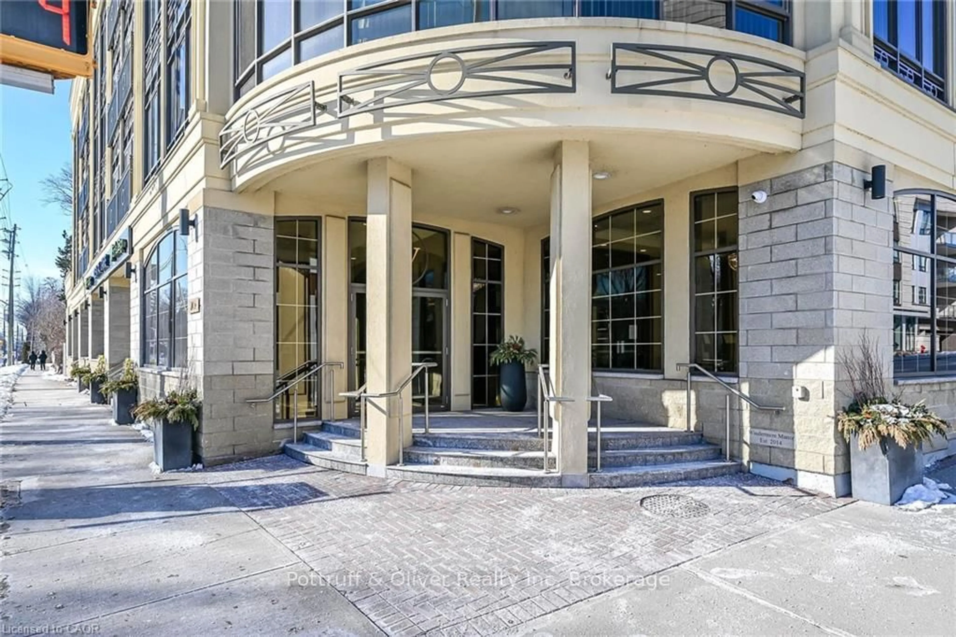Indoor foyer for 205 Lakeshore Rd #409, Oakville Ontario L6K 0H8