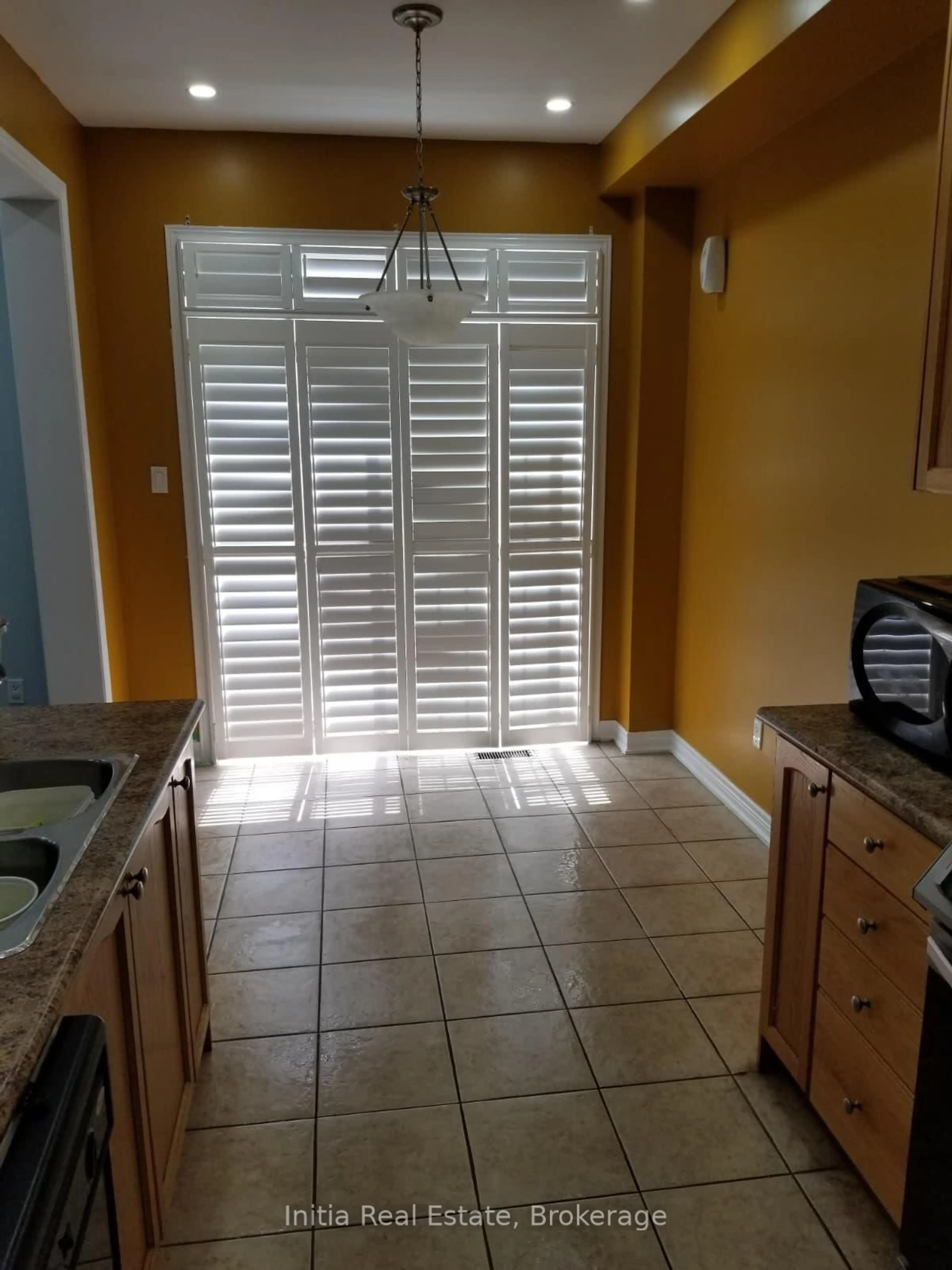 Unknown for 99 Connolly Cres, Brampton Ontario L6R 0G8
