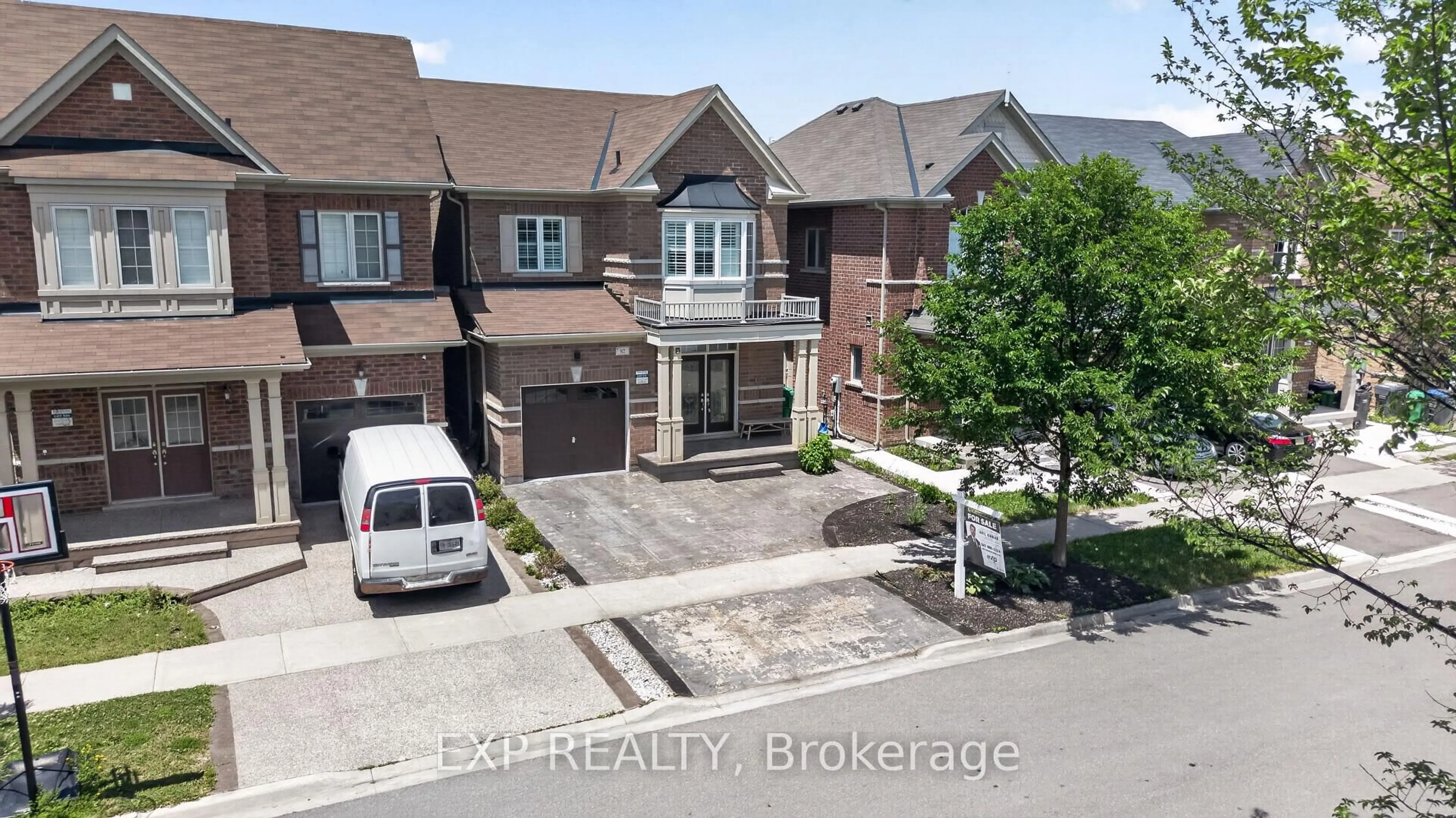 A pic from outside/outdoor area/front of a property/back of a property/a pic from drone, street for 82 Humberstone Cres, Brampton Ontario L7A 4C1