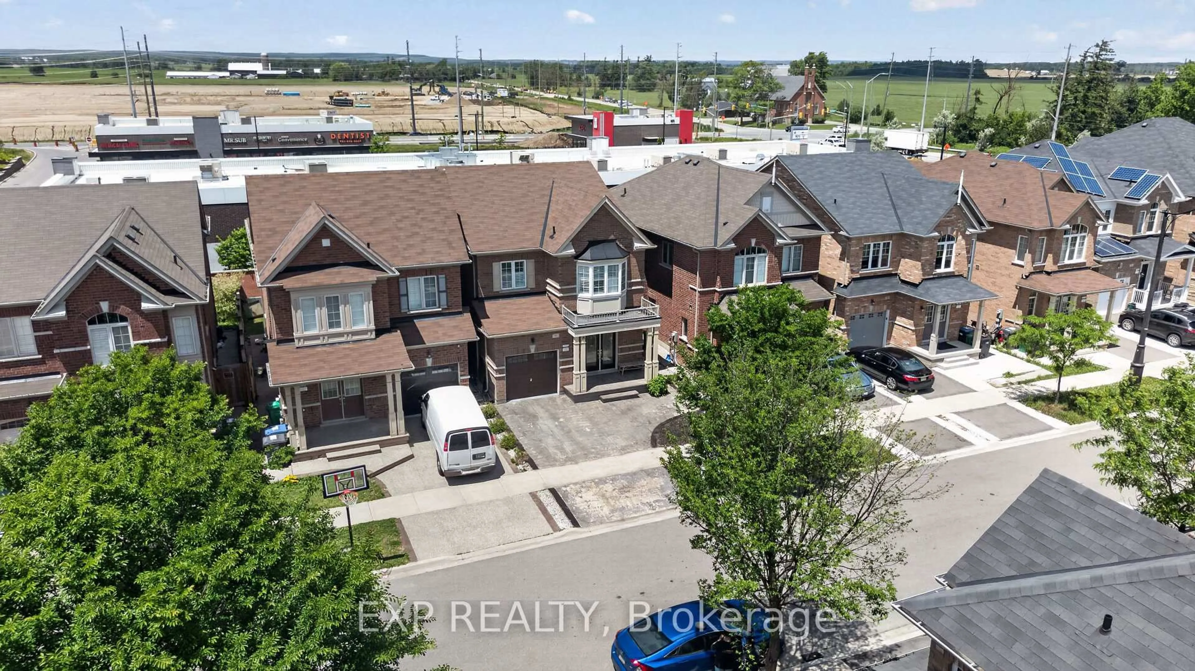 A pic from outside/outdoor area/front of a property/back of a property/a pic from drone, street for 82 Humberstone Cres, Brampton Ontario L7A 4C1