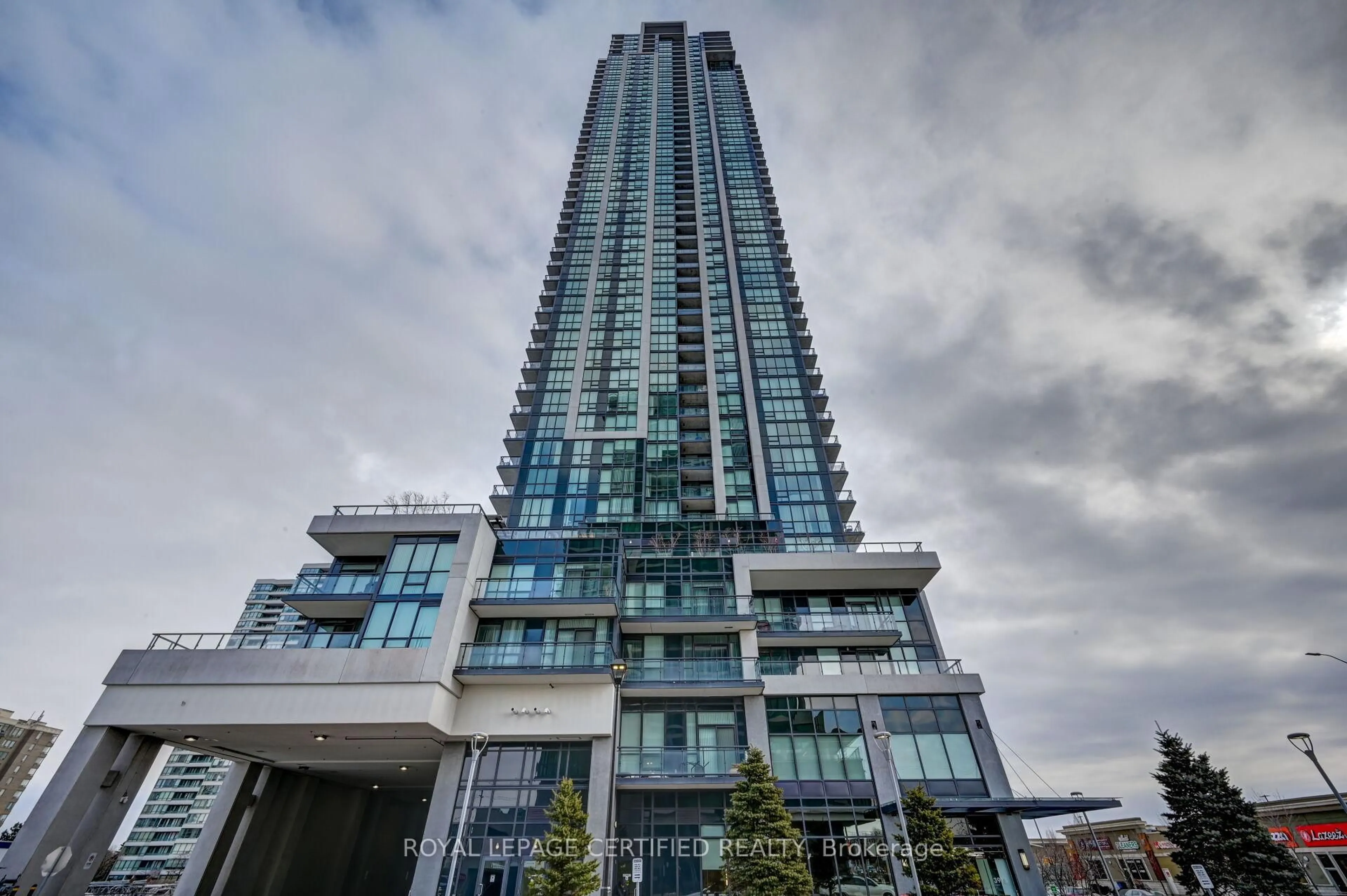 Indoor foyer for 3975 Grand Park Dr #1302, Mississauga Ontario L5B 4M6