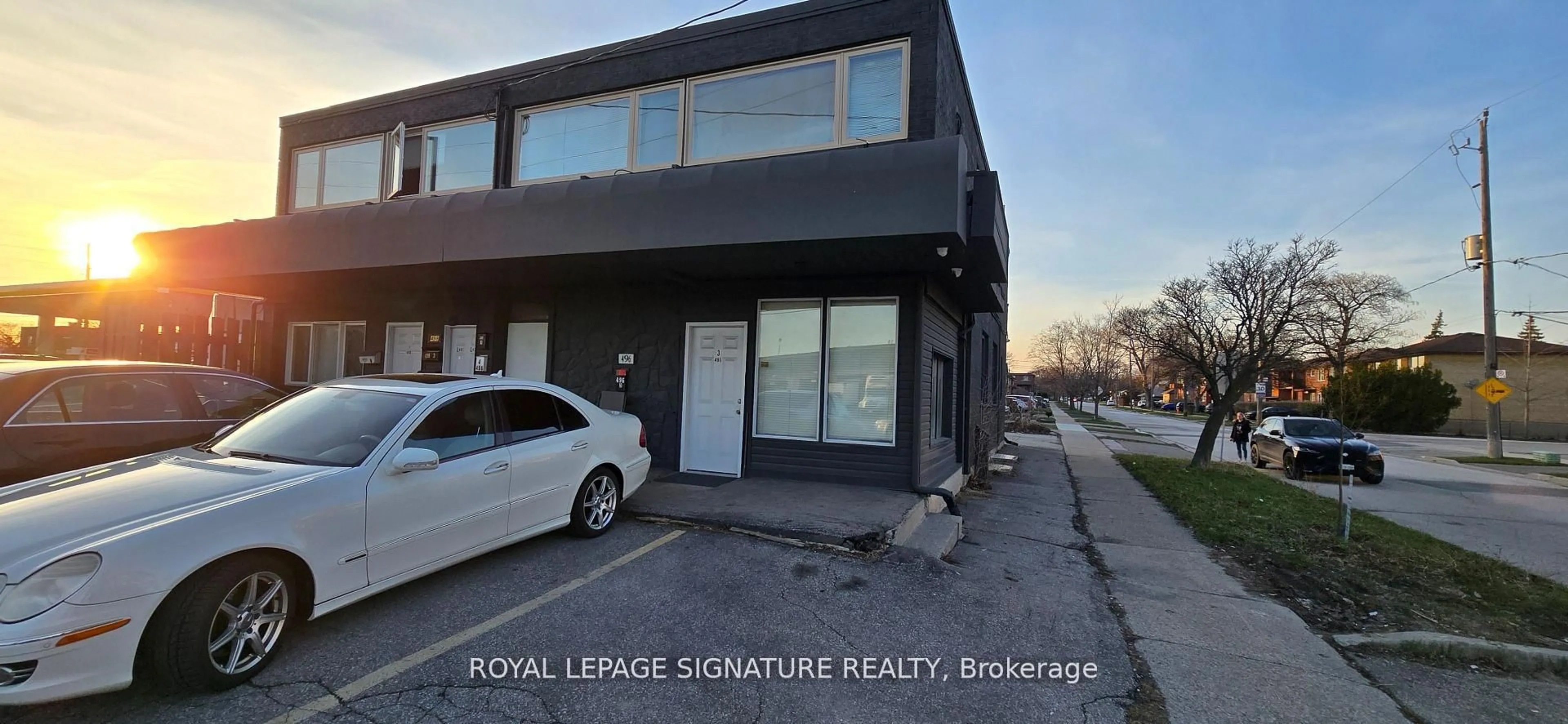 A pic from outside/outdoor area/front of a property/back of a property/a pic from drone, building for 496-498 Horner Ave, Toronto Ontario M8W 2B8