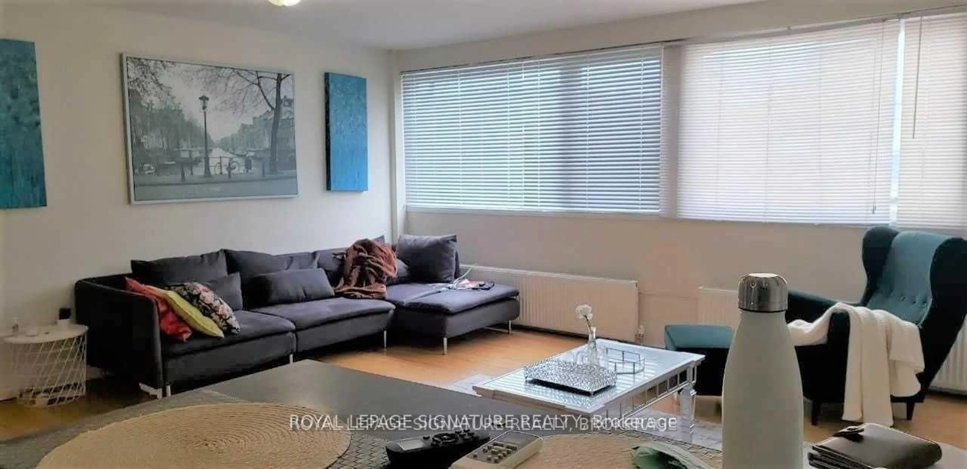 Living room with furniture, wood/laminate floor for 496-498 Horner Ave, Toronto Ontario M8W 2B8