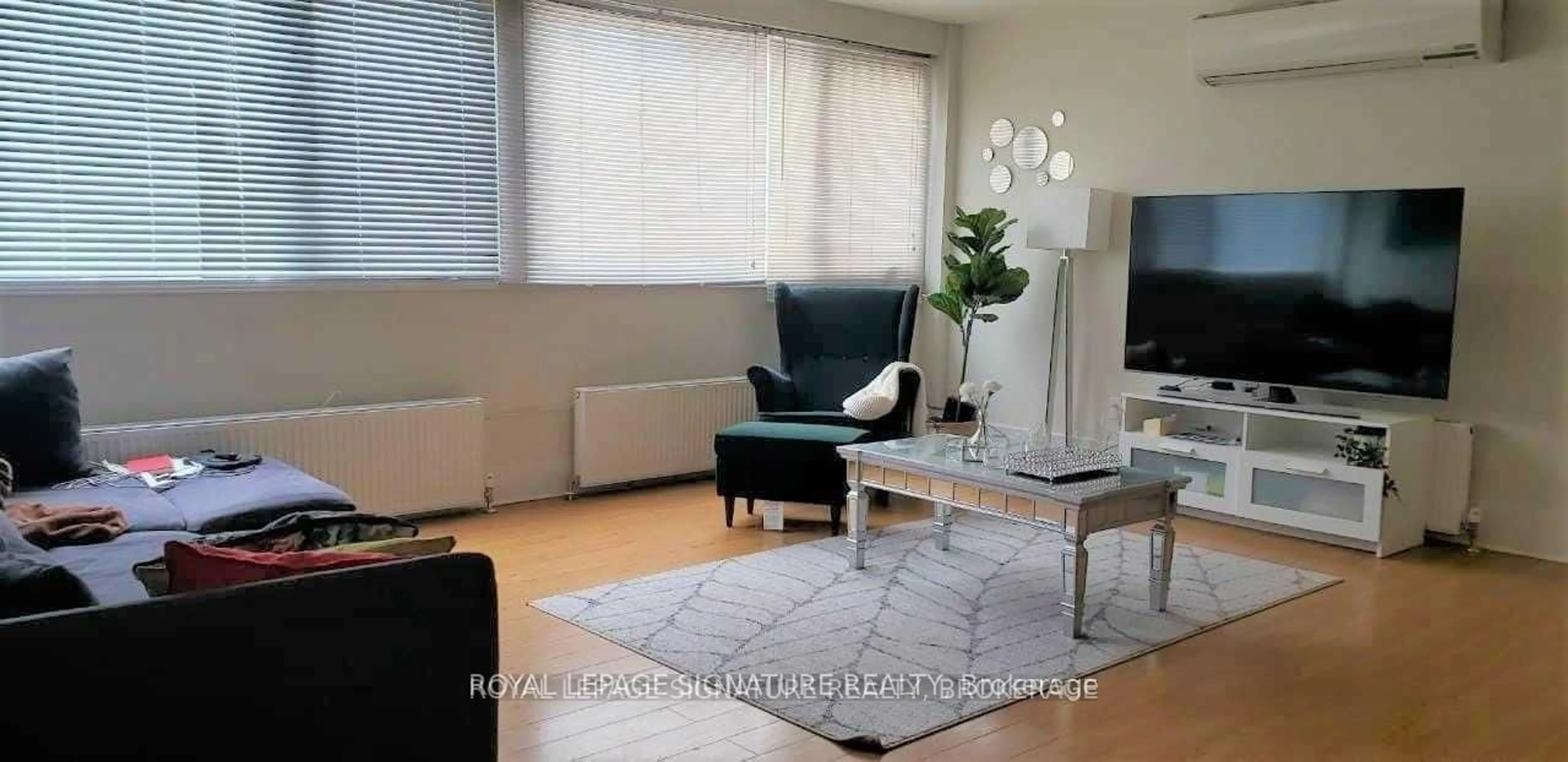 Living room with furniture, wood/laminate floor for 496-498 Horner Ave, Toronto Ontario M8W 2B8