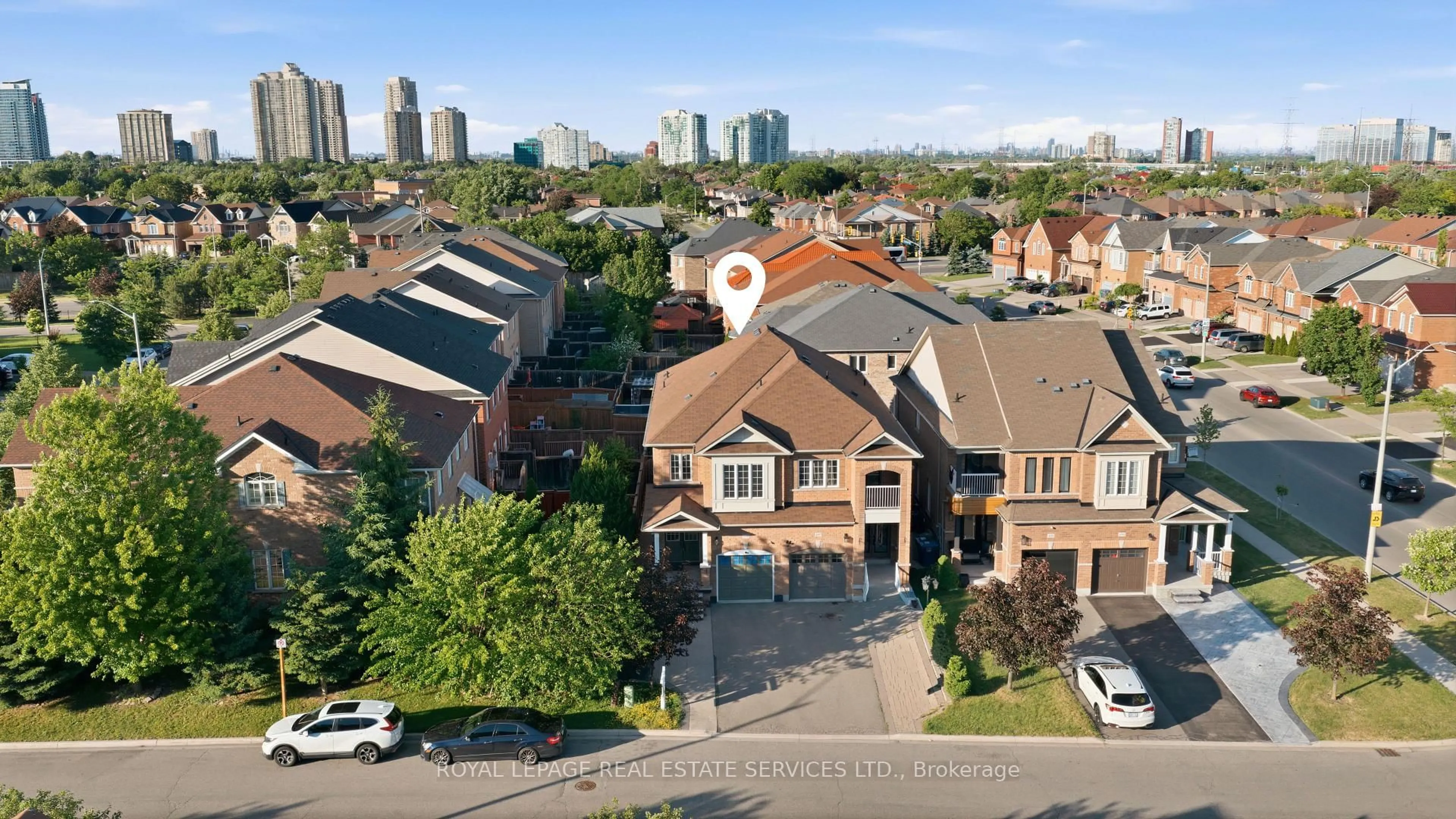 A pic from outside/outdoor area/front of a property/back of a property/a pic from drone, city buildings view from balcony for 4309 Trail Blazer Way, Mississauga Ontario L5R 0A9
