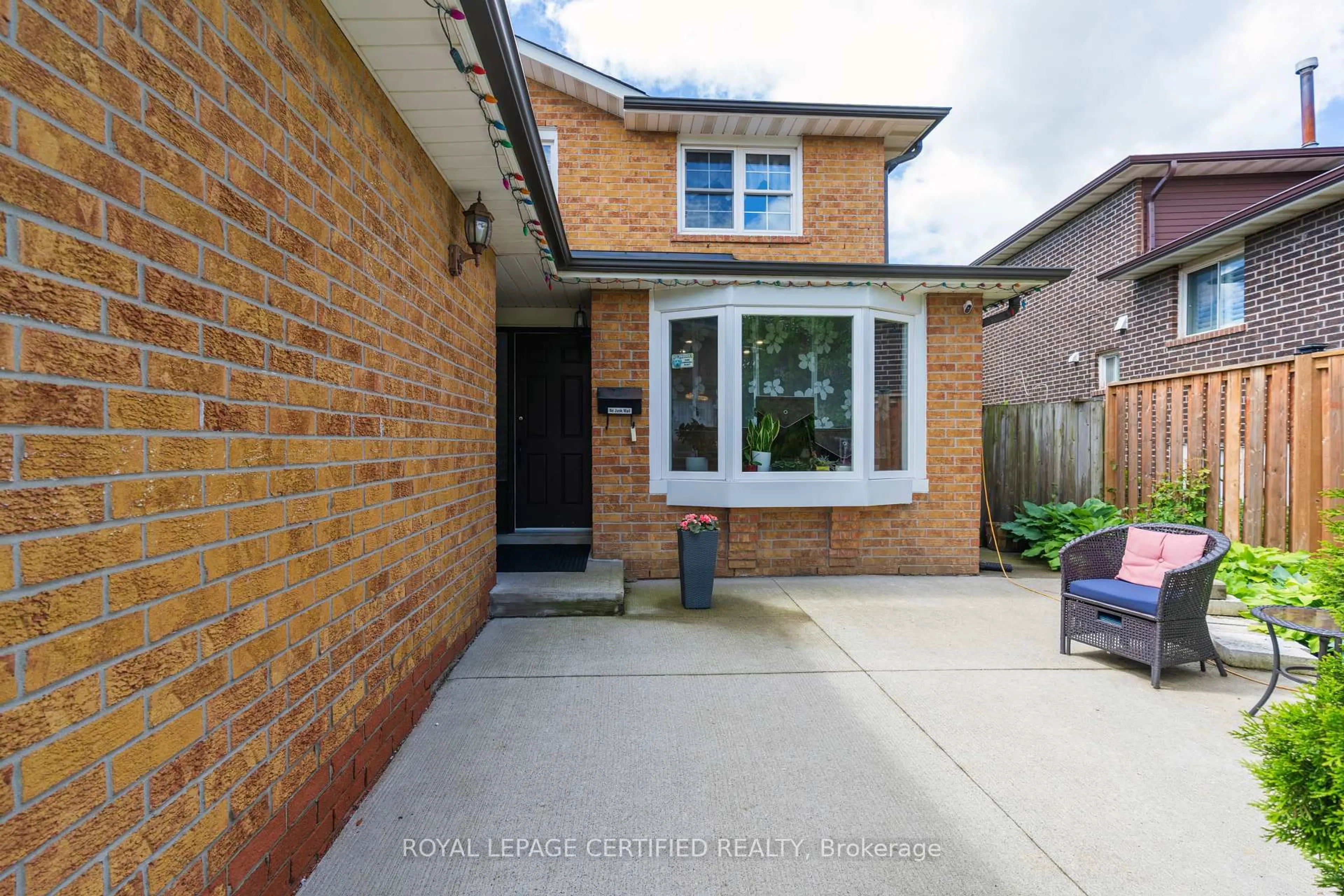 Home with brick exterior material, street for 34 Braidwood Lake Rd, Brampton Ontario L6Z 1X6