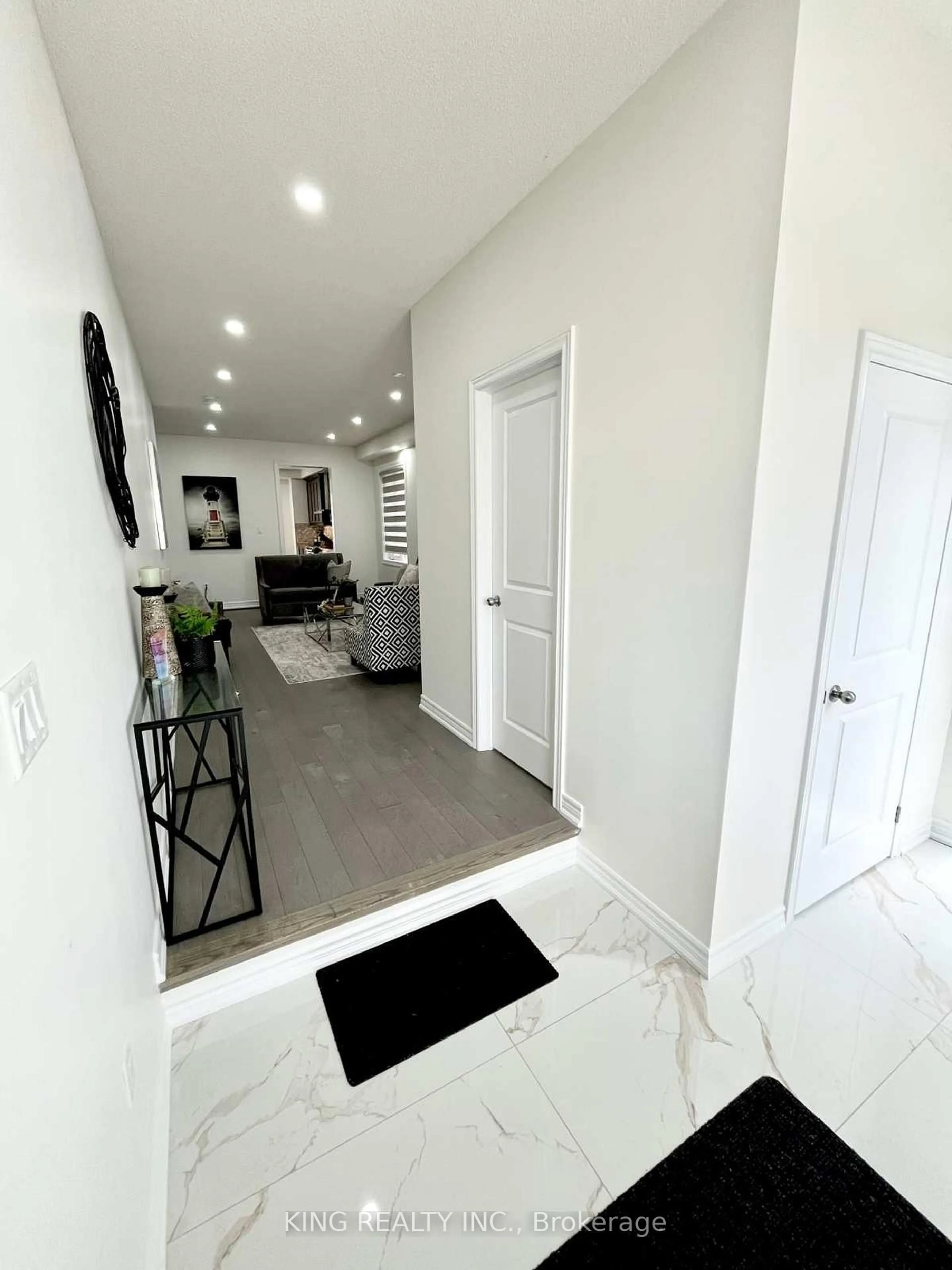 Indoor entryway for 63 Cobriza Cres, Brampton Ontario L7A 5A6
