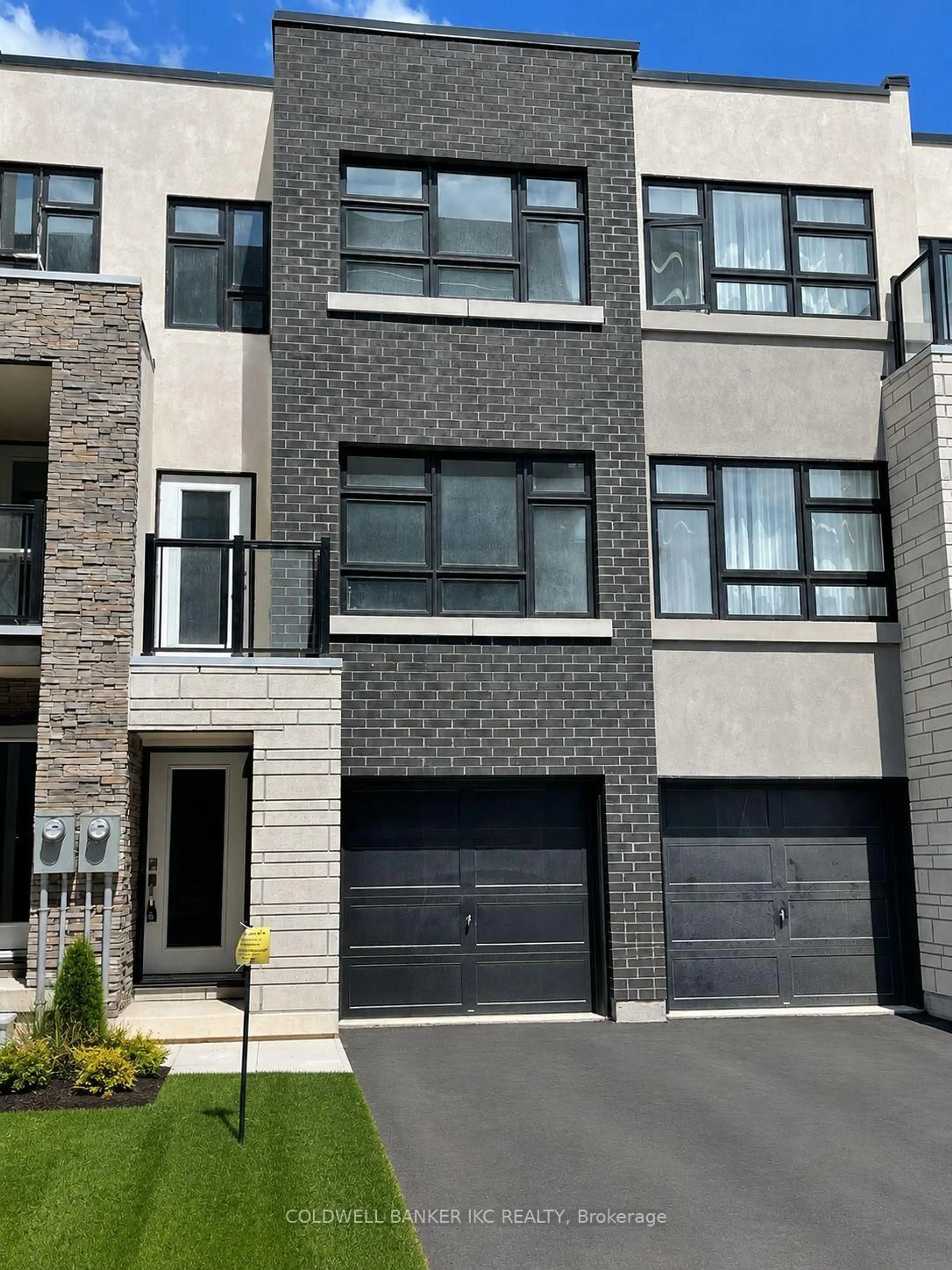 Home with brick exterior material, street for 1121 Cooke Blvd #92, Burlington Ontario L7T 0C4