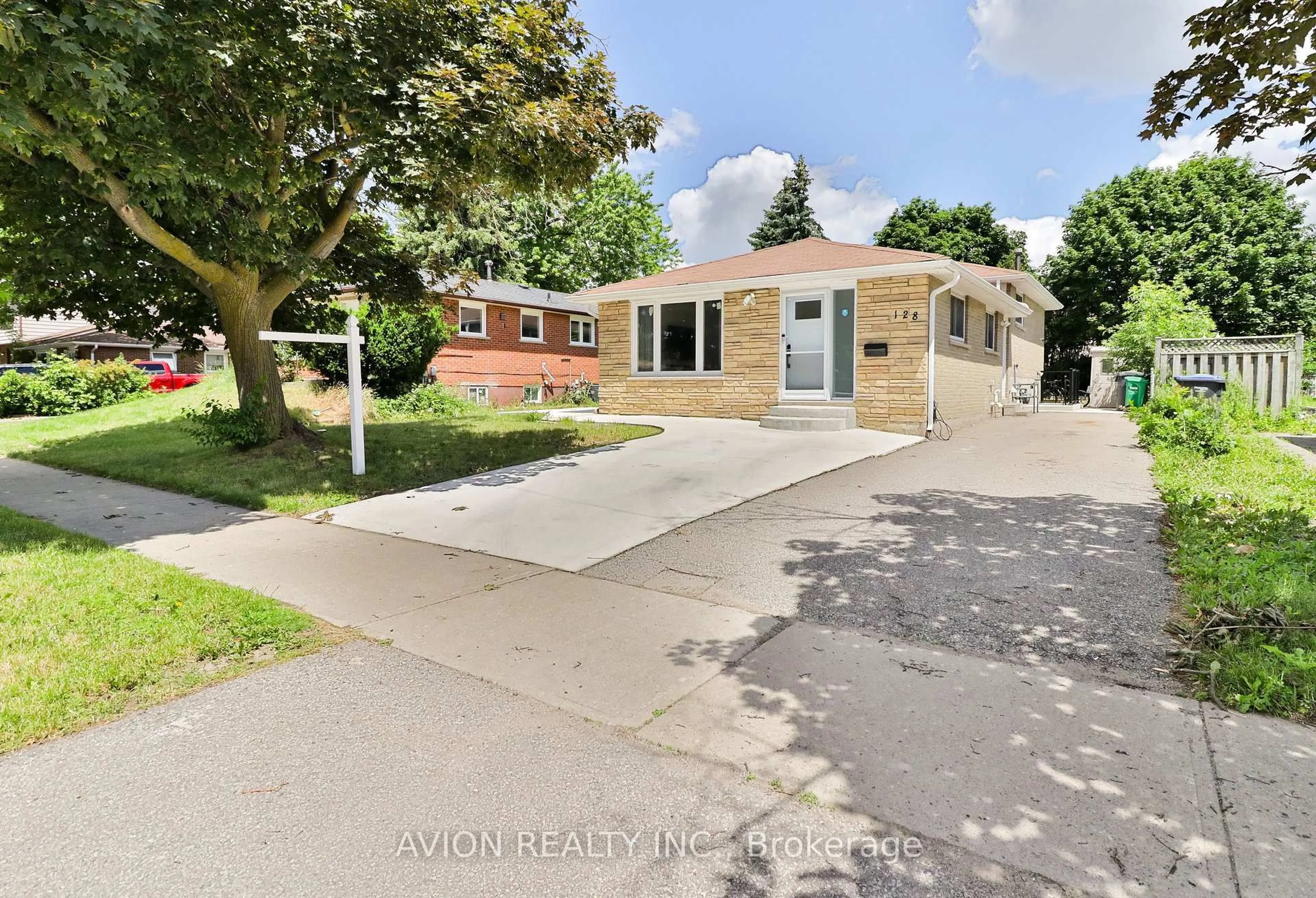 A pic from outside/outdoor area/front of a property/back of a property/a pic from drone, street for 128 Rutherford Rd, Brampton Ontario L6V 2J5