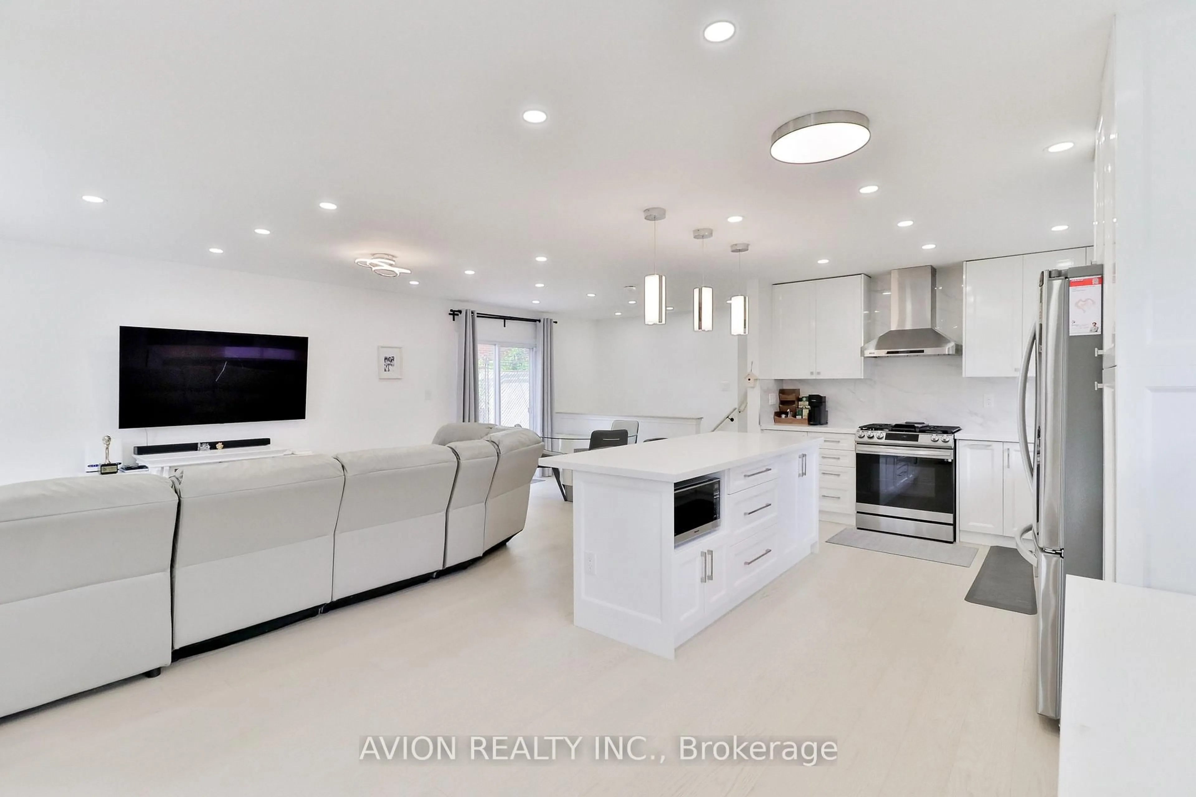 Open concept kitchen, unknown for 128 Rutherford Rd, Brampton Ontario L6V 2J5
