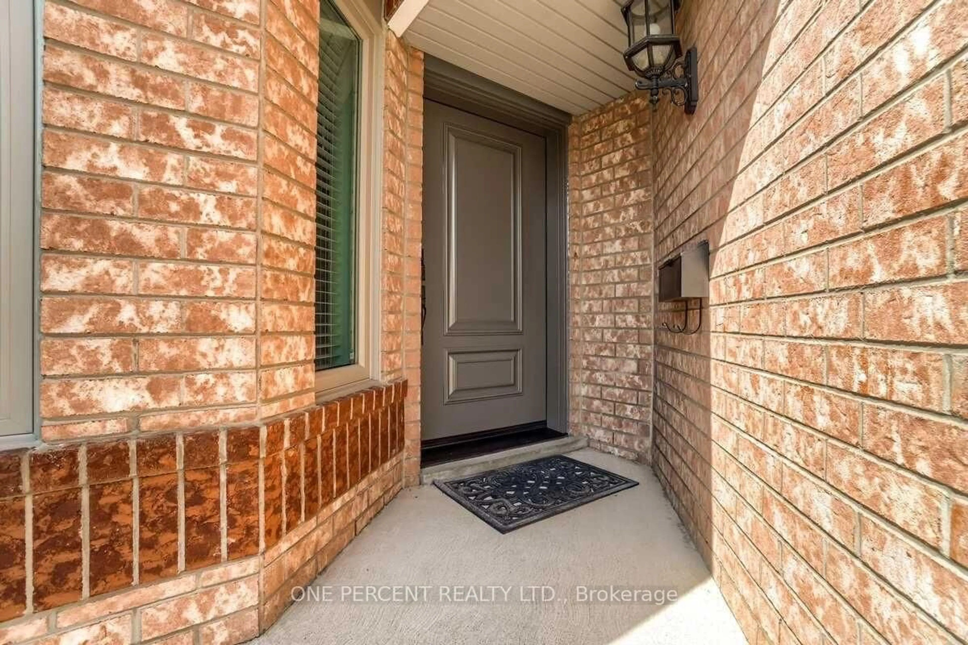 Indoor entryway for 15 Beaverhall Rd, Brampton Ontario L6X 4L3