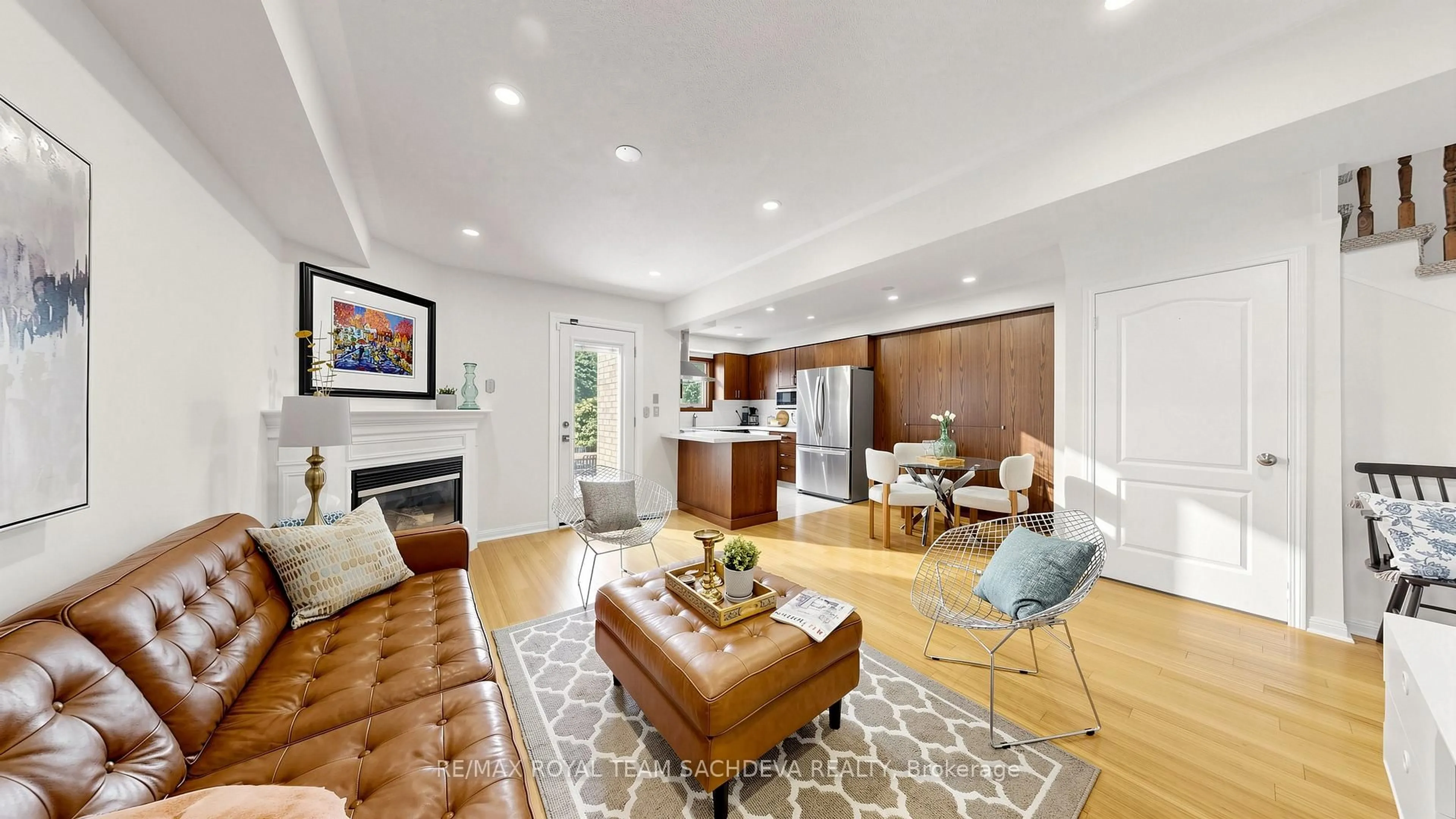 Living room with furniture, unknown for 3943 Freeman Terr, Mississauga Ontario L5M 6R2