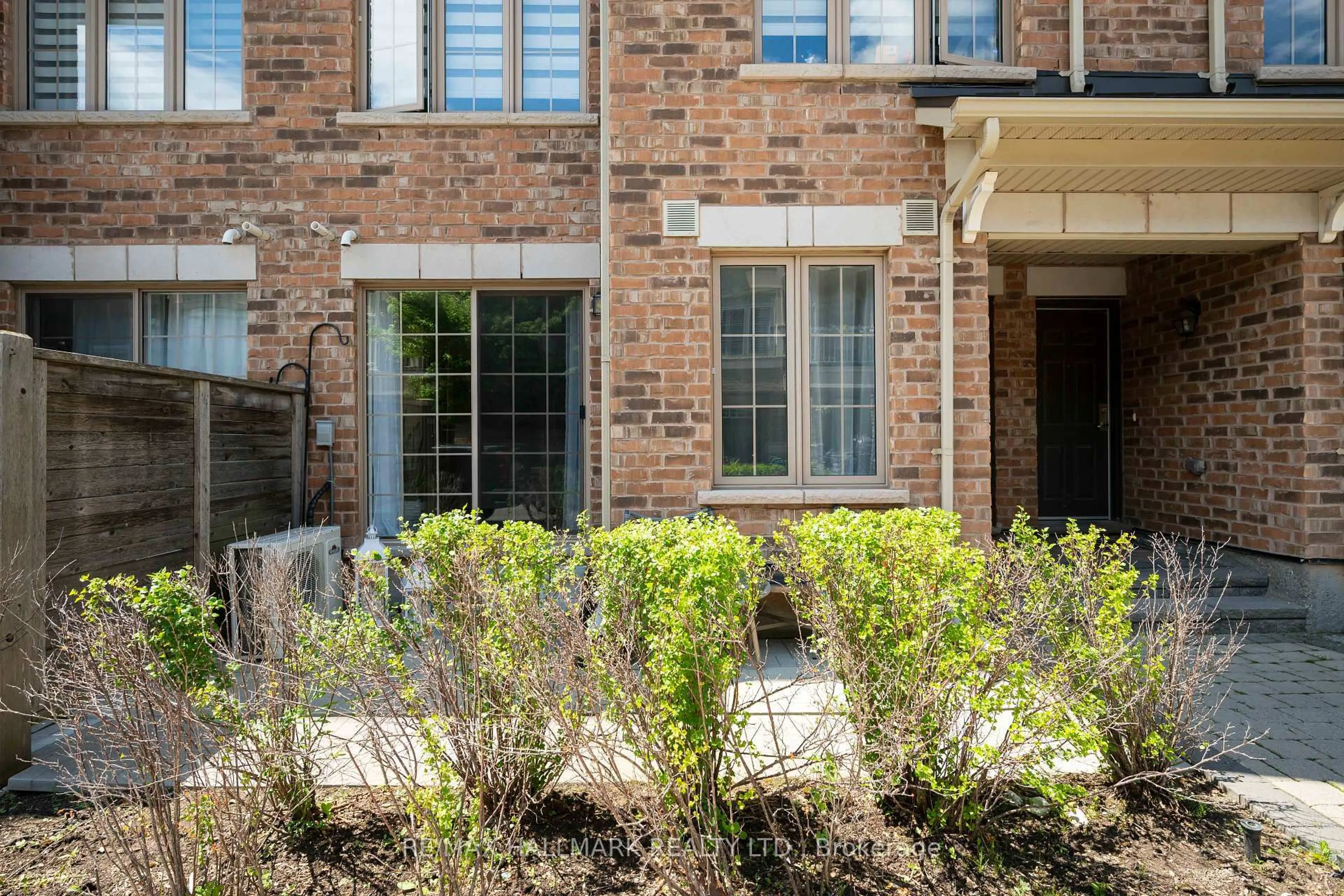 Home with brick exterior material, street for 2441 Greenwich Dr #107, Oakville Ontario L6M 0S3