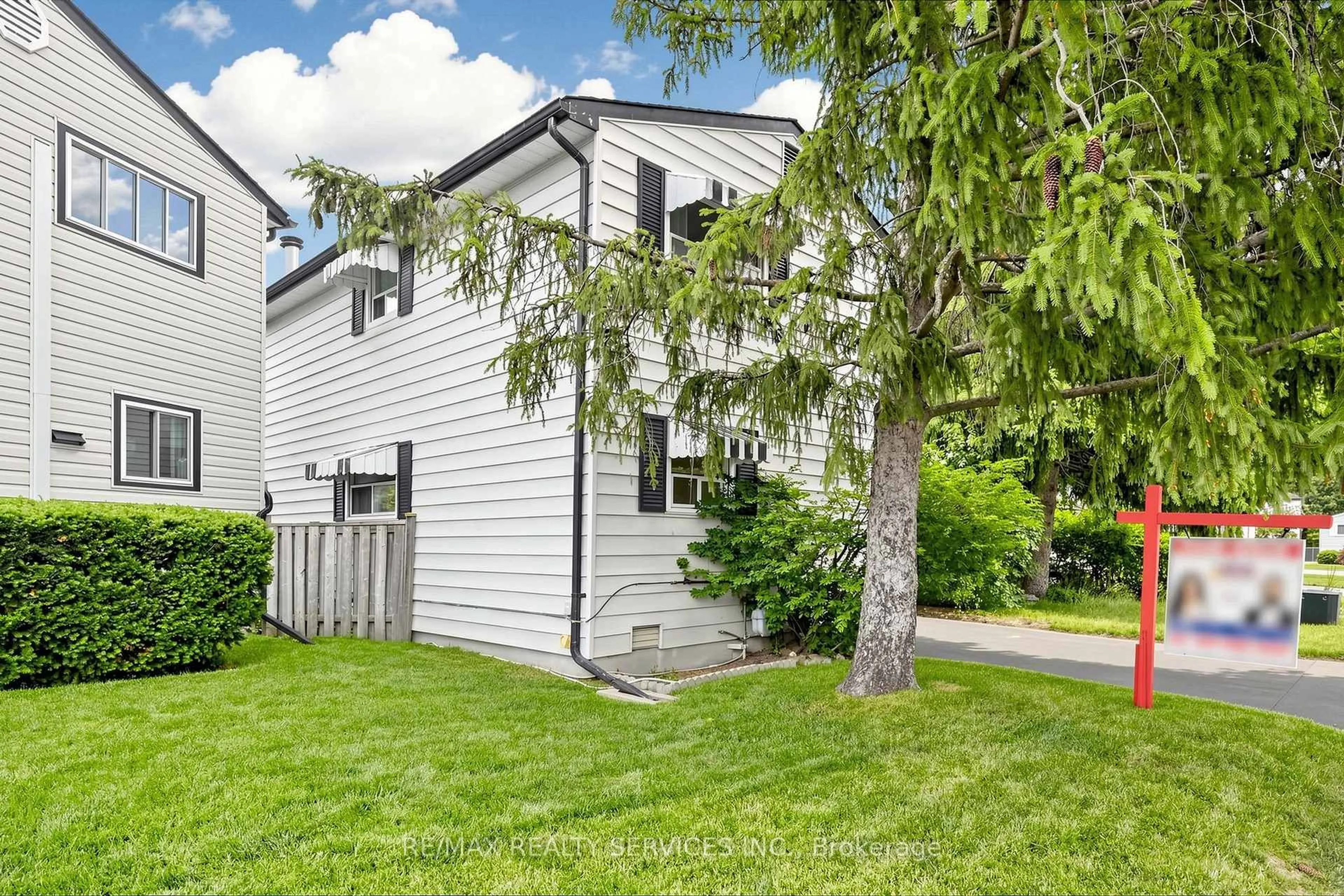 Home with vinyl exterior material, street for 41 Huntingwood Cres, Brampton Ontario L6S 1S5