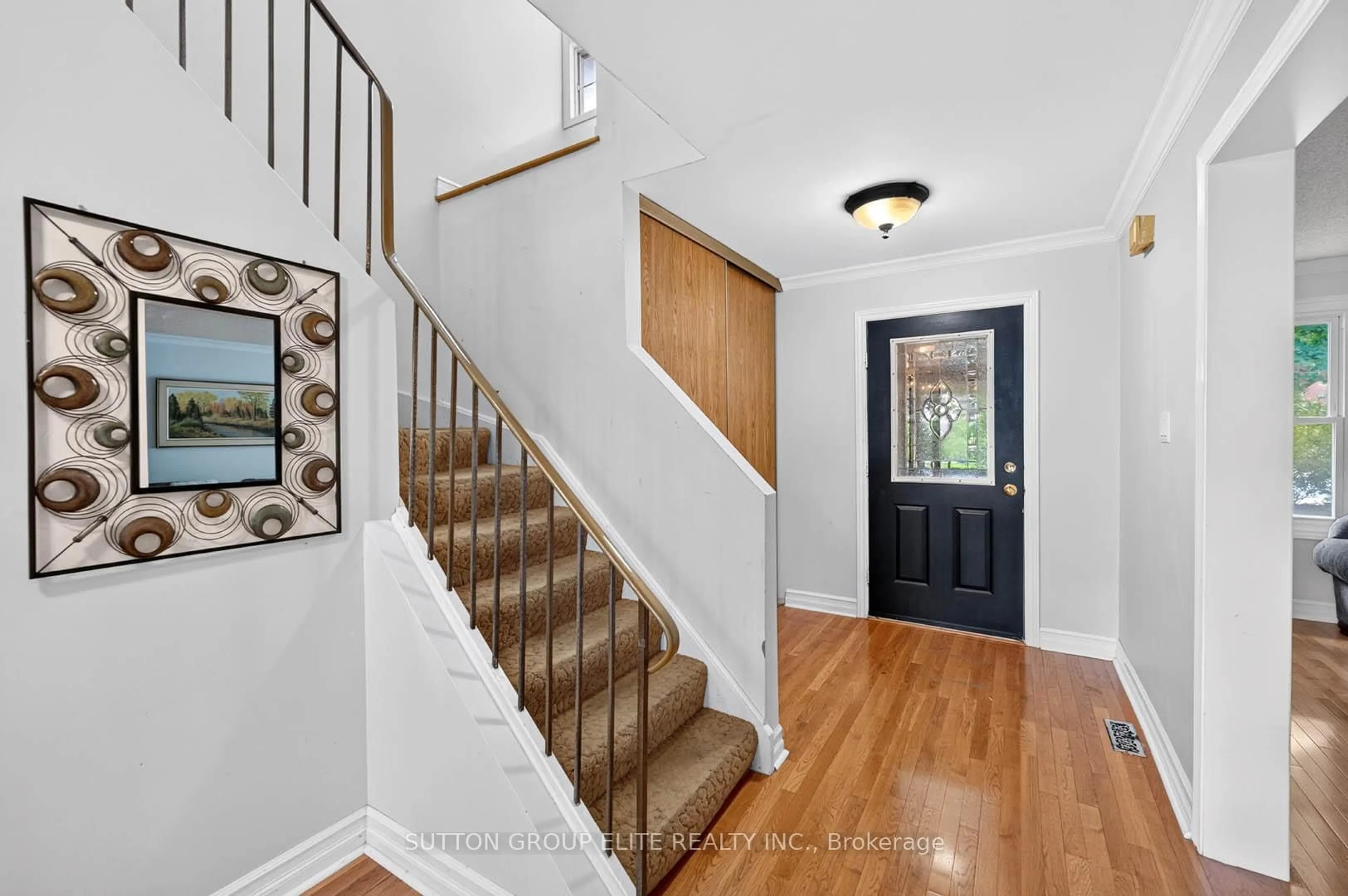 Indoor entryway for 6505 Miller's Grve, Mississauga Ontario L5N 3E5