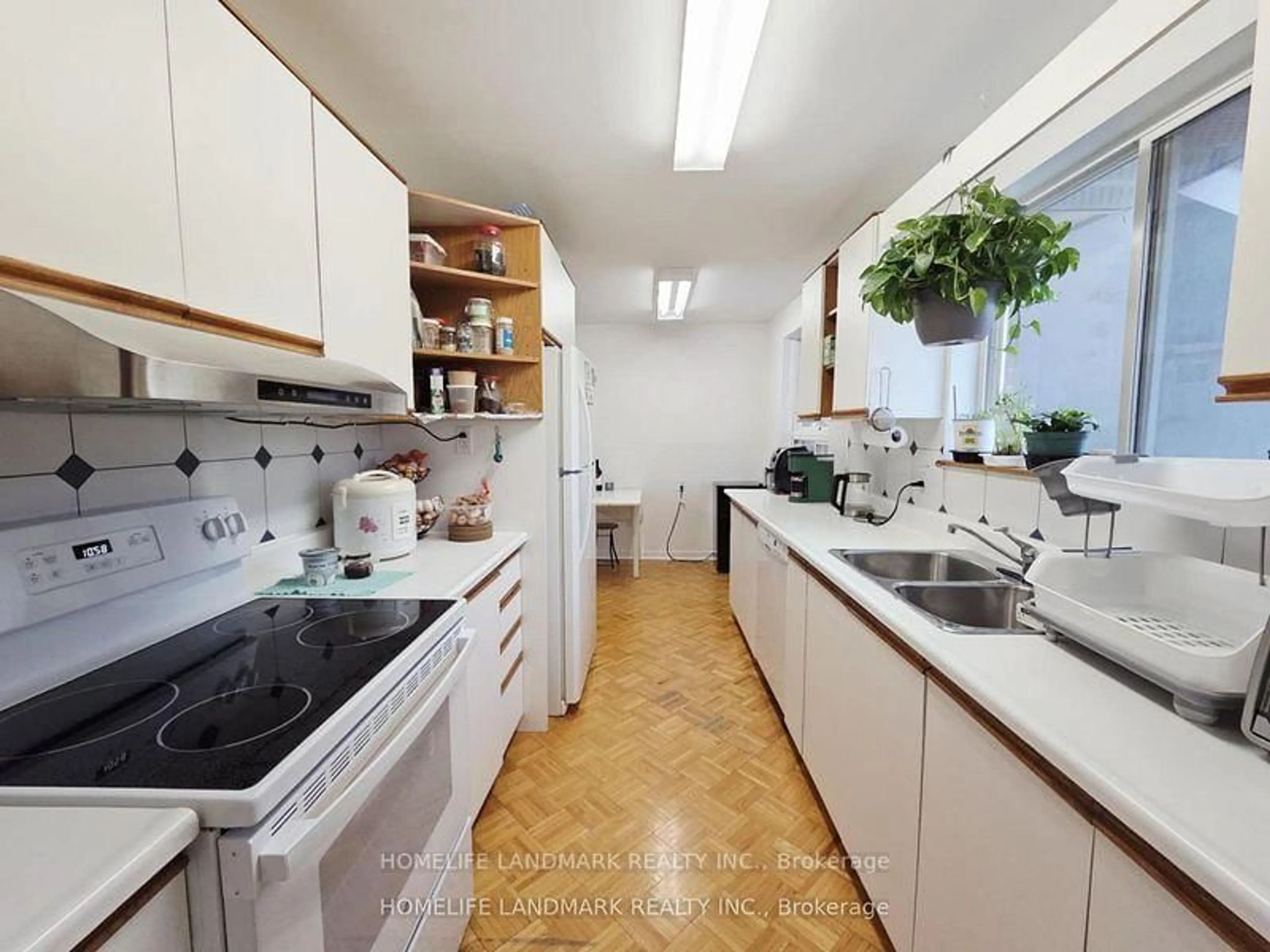Standard kitchen, unknown for 7 Burtonwood Cres, Toronto Ontario M9V 3L9