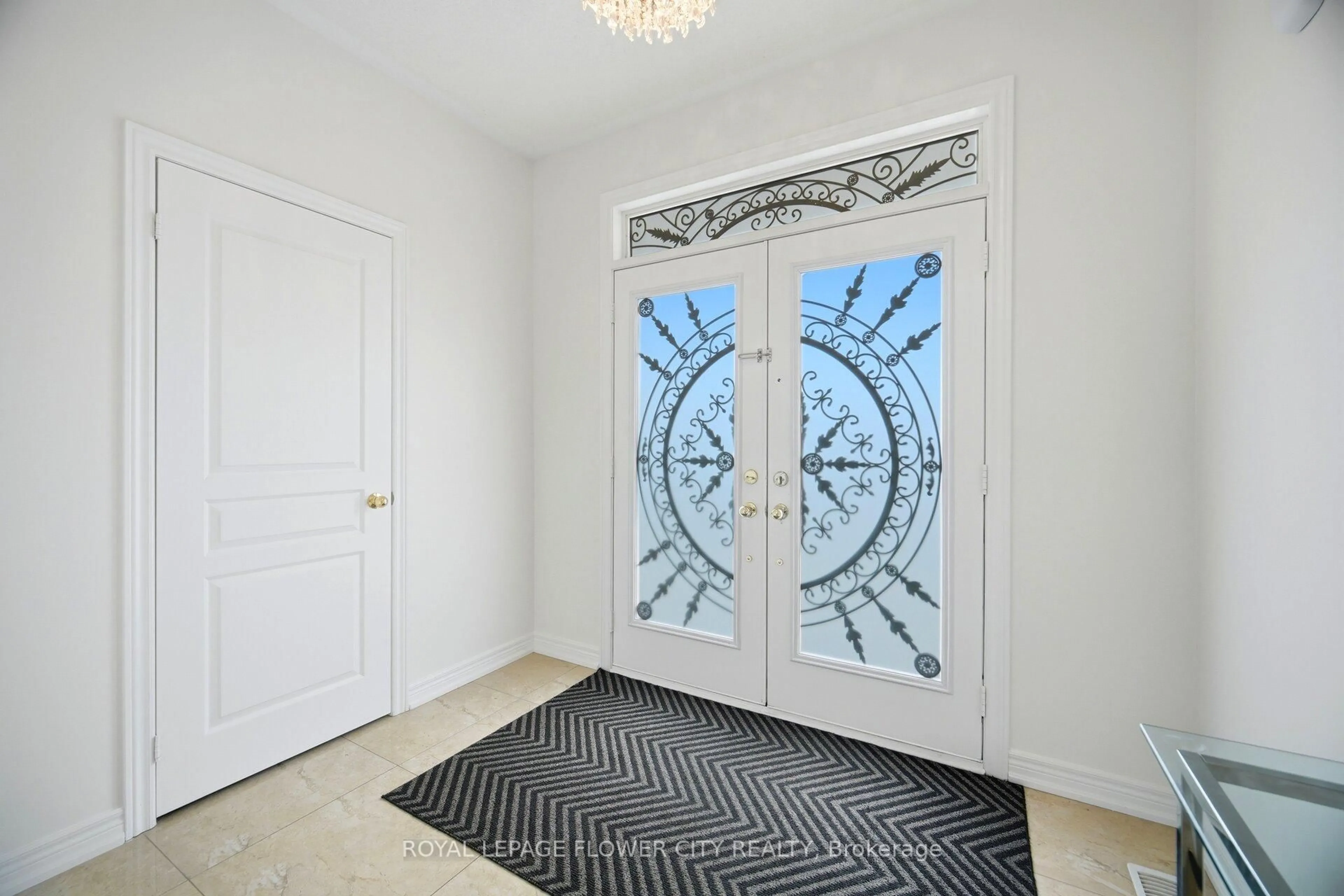 Indoor entryway for 150 Bellchase Tr, Brampton Ontario L6P 3N2