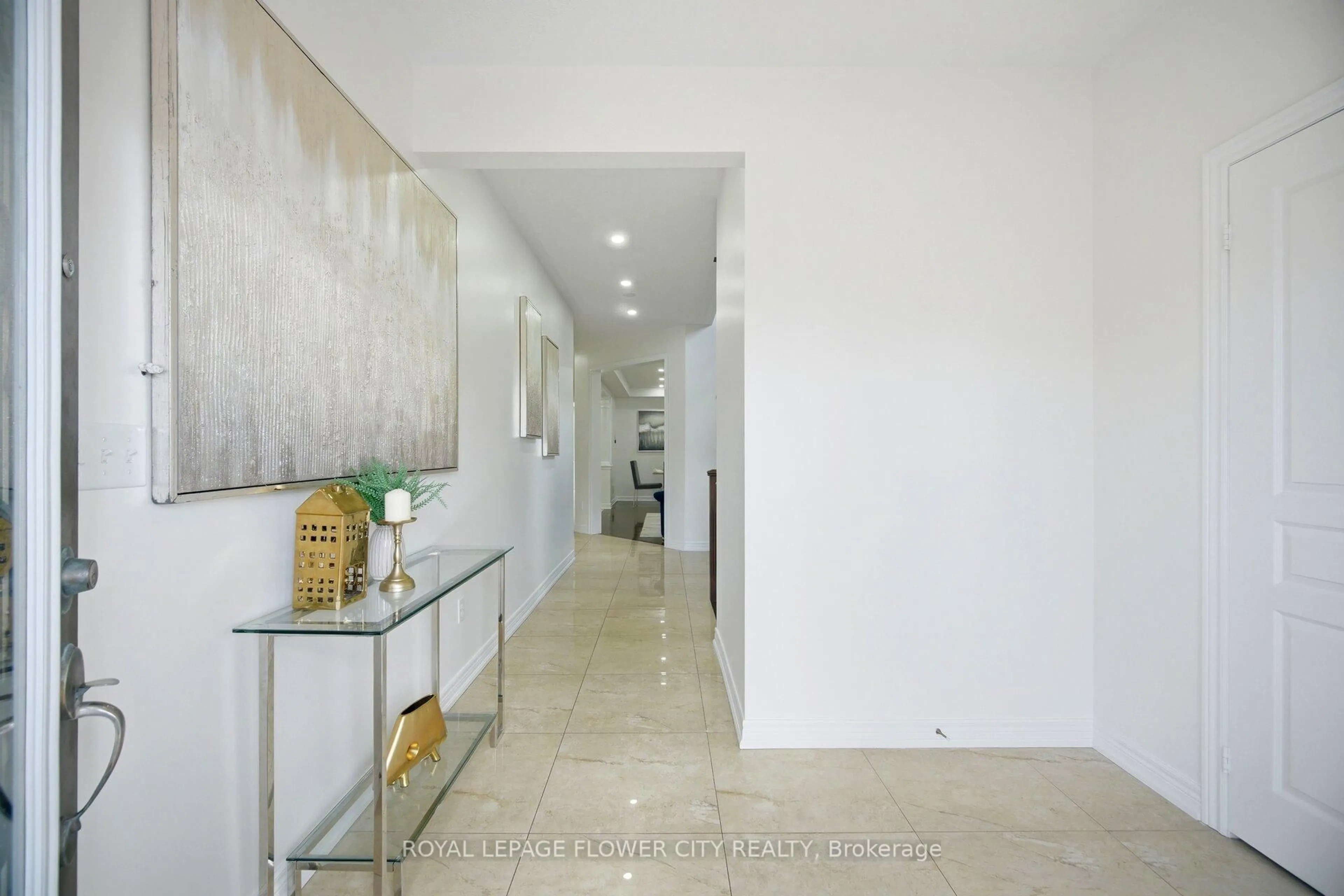Indoor foyer for 150 Bellchase Tr, Brampton Ontario L6P 3N2