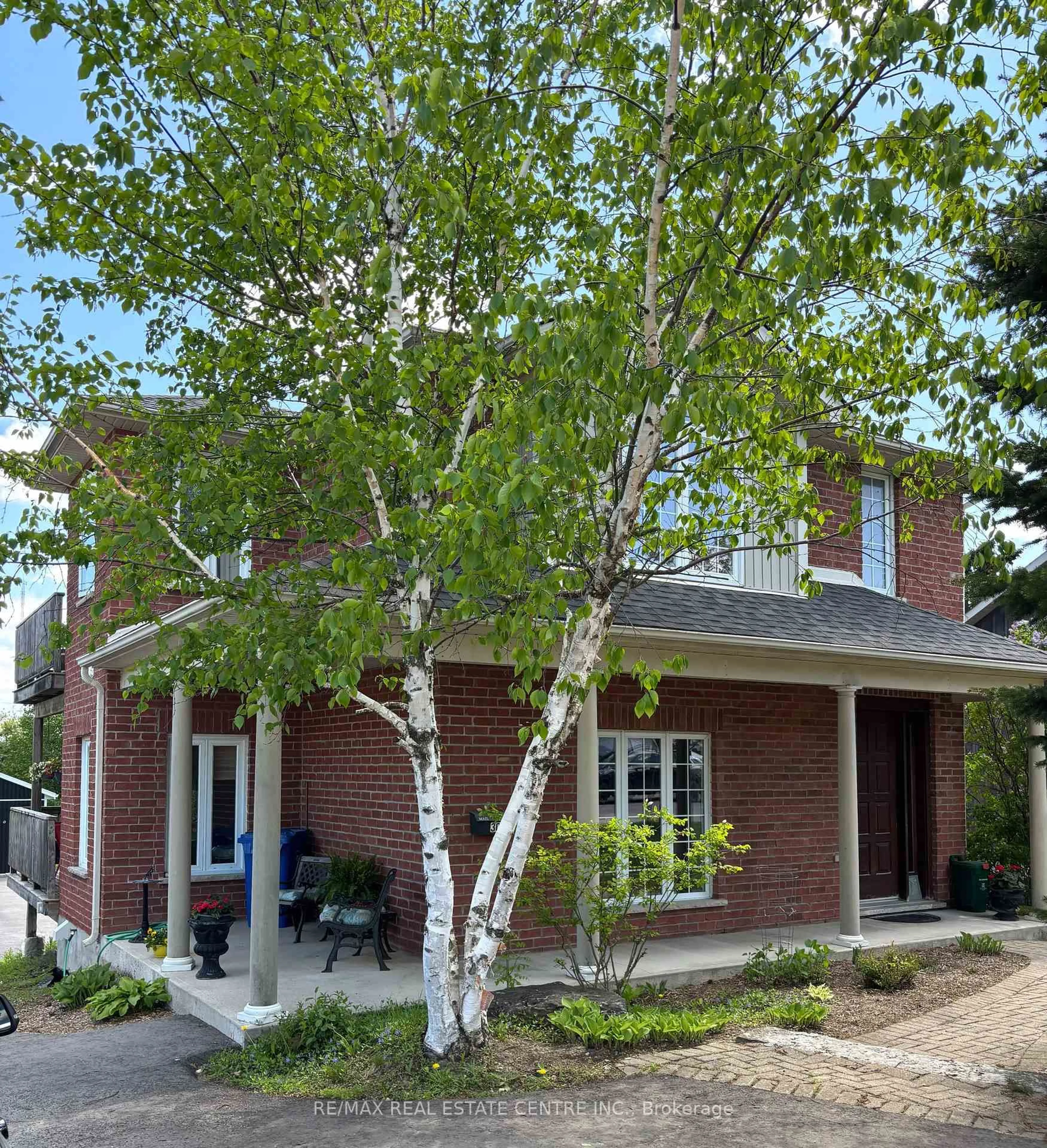 Home with brick exterior material, street for 300 A Broadway, Orangeville Ontario L9W 1L3