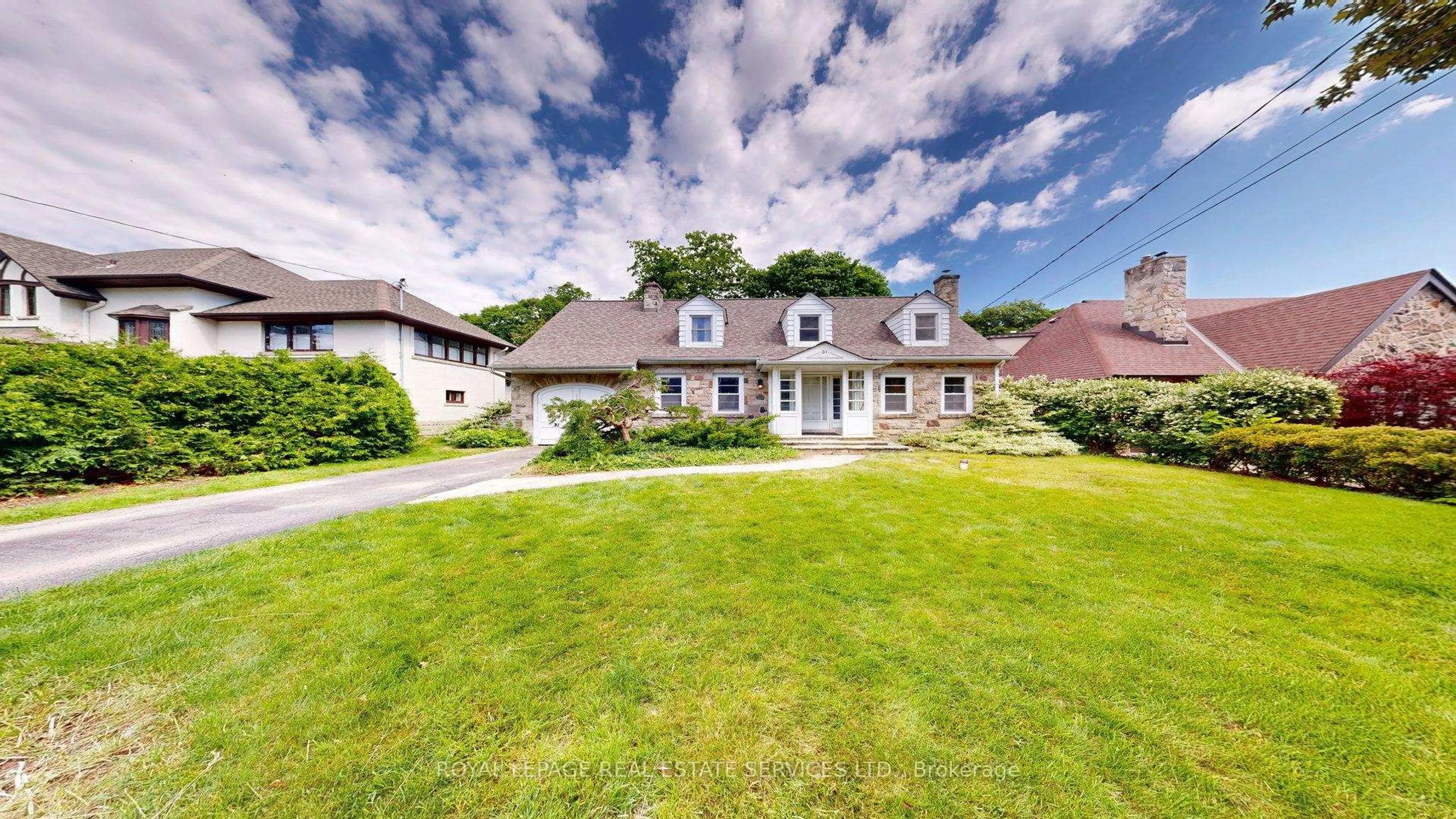 A pic from outside/outdoor area/front of a property/back of a property/a pic from drone, street for 31 Burnhamthorpe Park Blvd, Toronto Ontario M9A 1H8