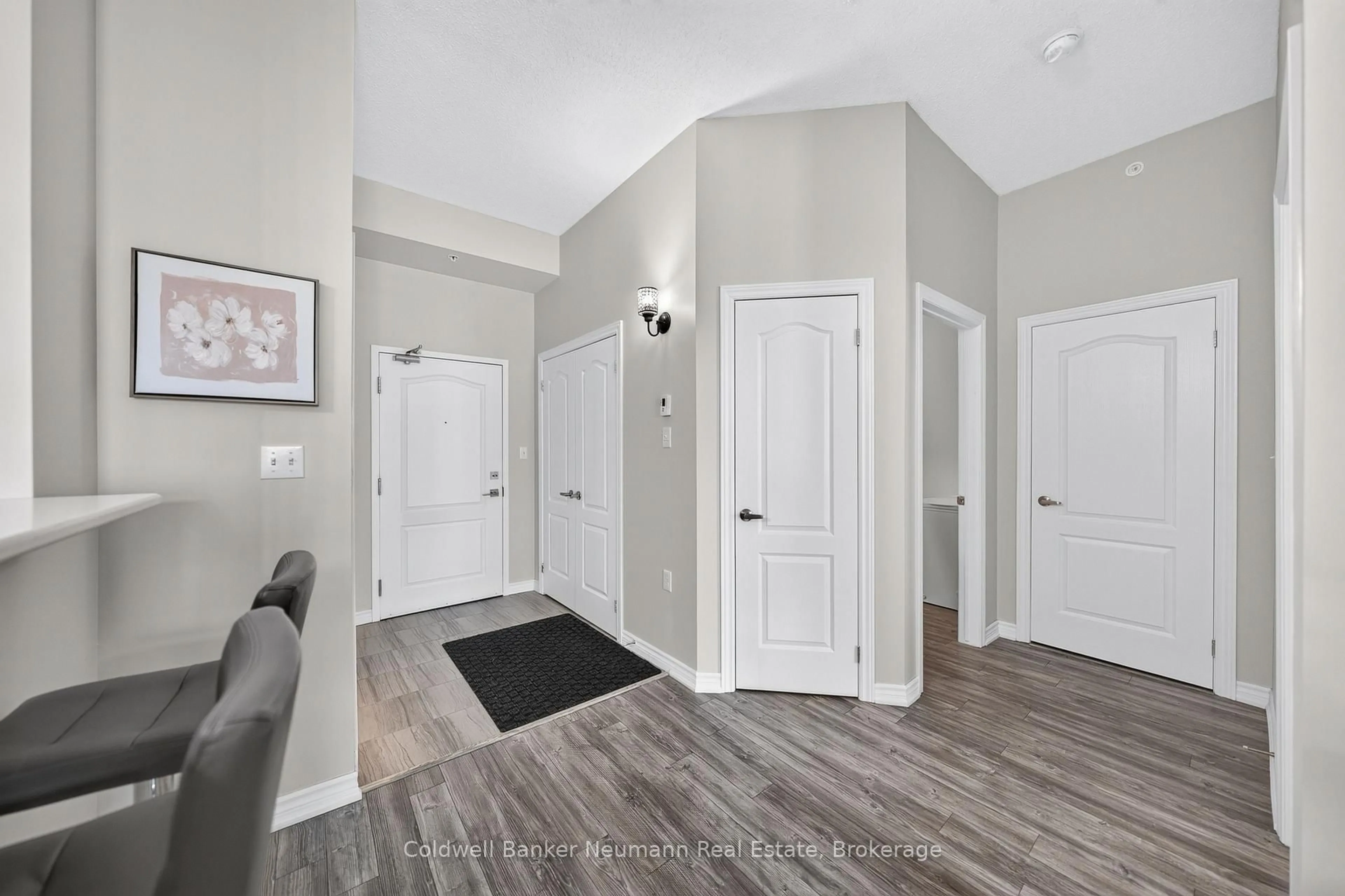 Indoor entryway for 1450 Main St #412, Milton Ontario L9T 9M3