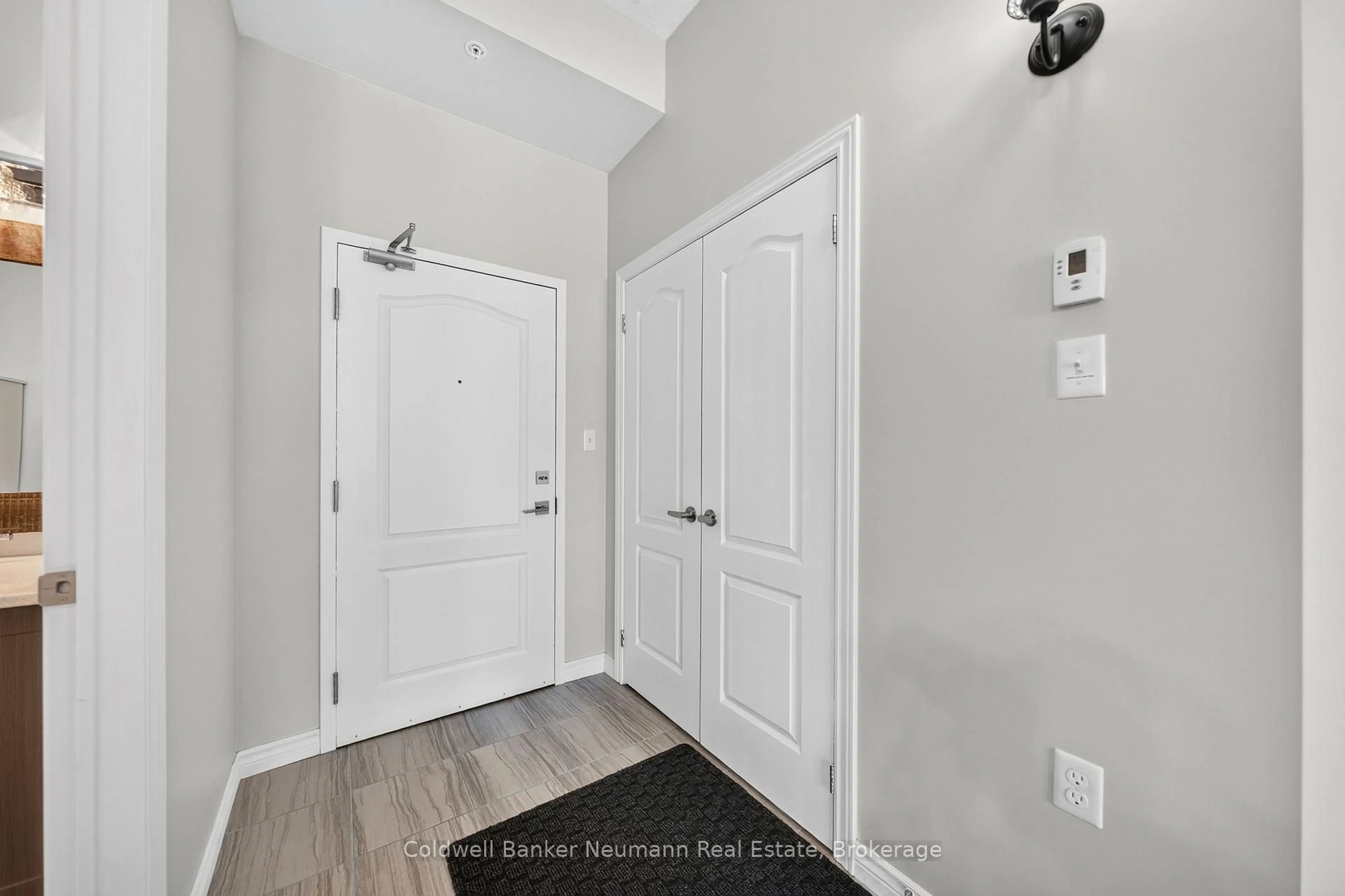 Indoor entryway for 1450 Main St #412, Milton Ontario L9T 9M3
