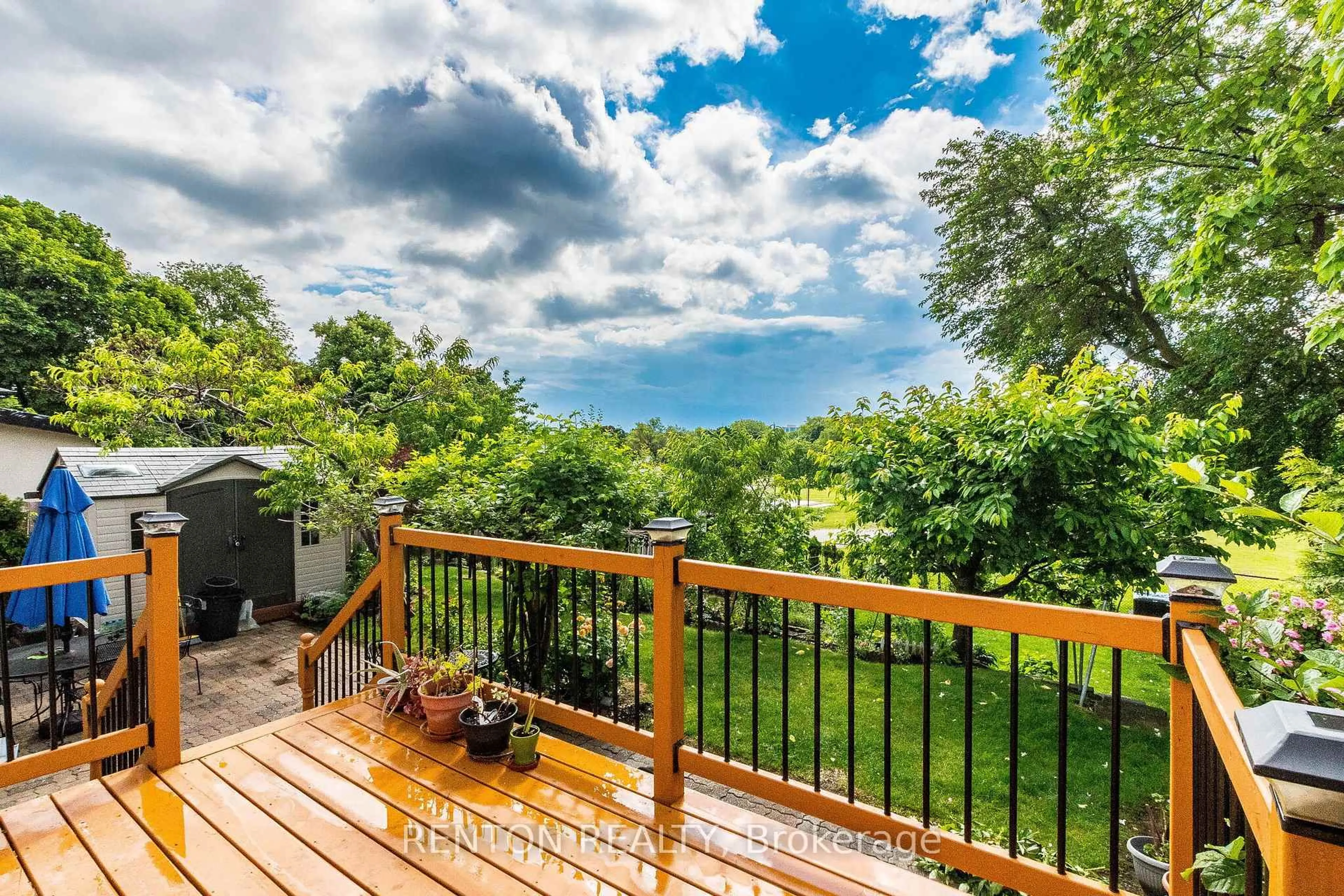Patio, water/lake/river/ocean view for 2304 Bonner Rd, Mississauga Ontario L5J 2C6