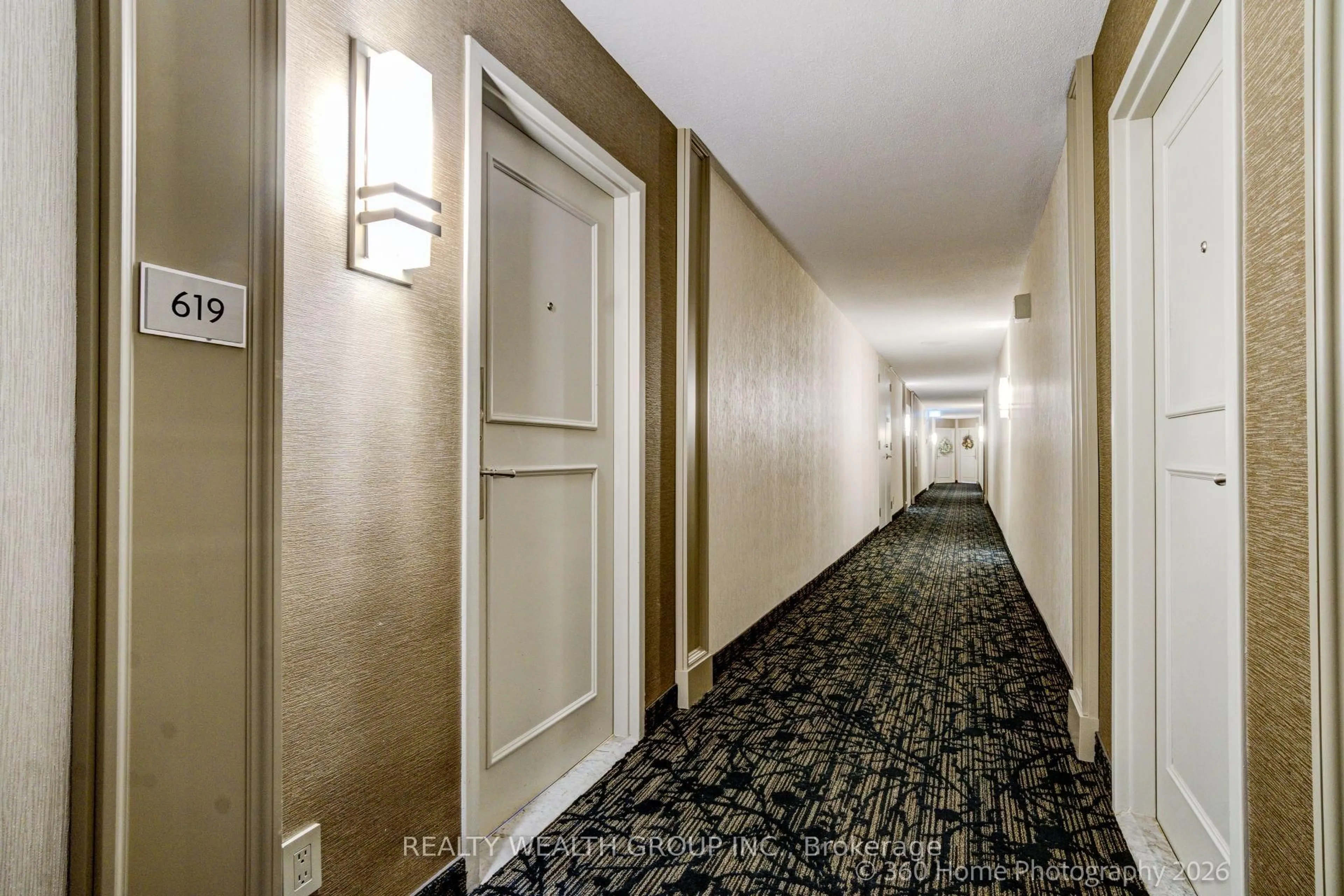 Indoor foyer for 1333 Bloor St St #619, Mississauga Ontario L4Y 3T6