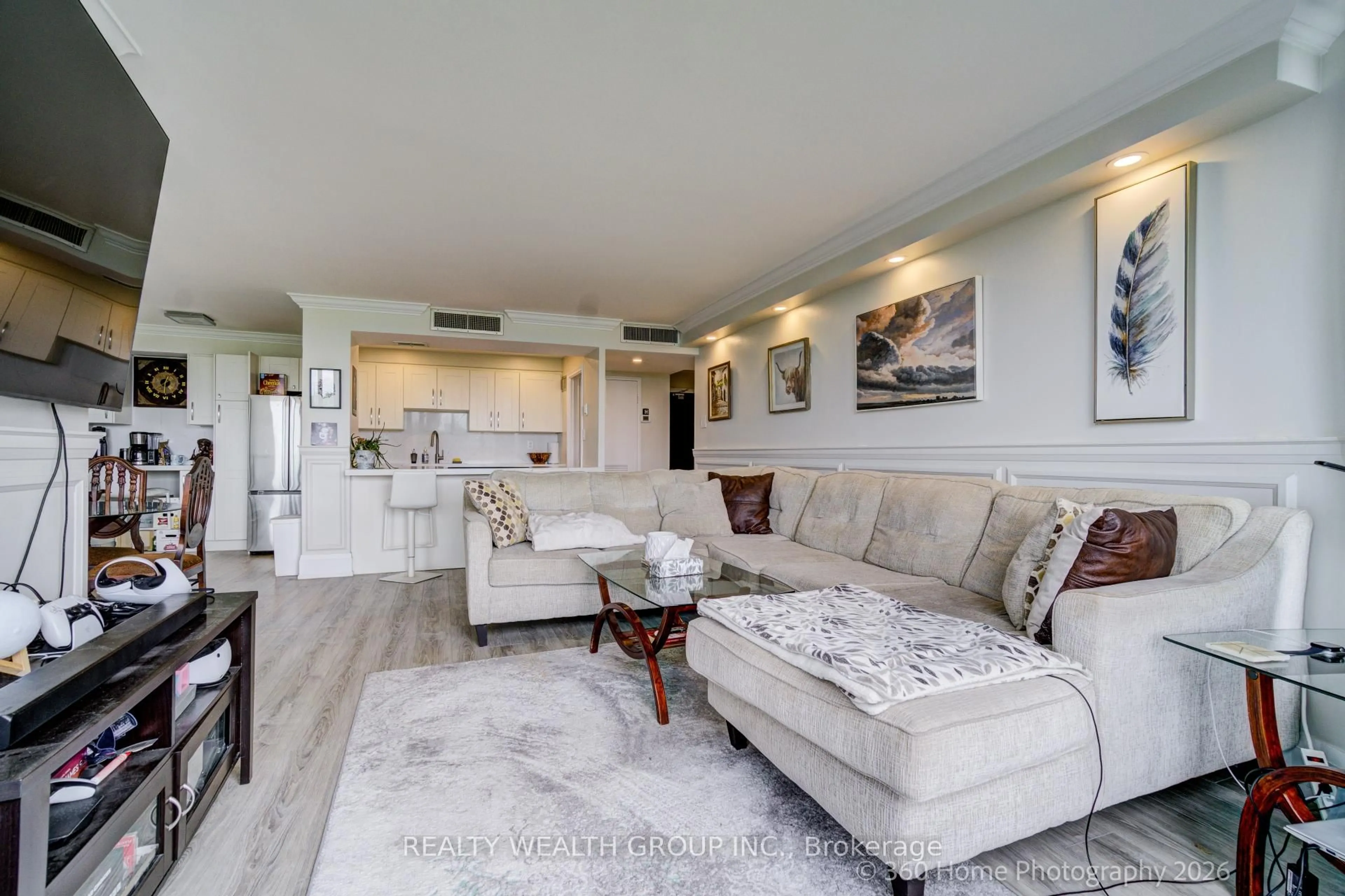 Living room with furniture, unknown for 1333 Bloor St St #619, Mississauga Ontario L4Y 3T6