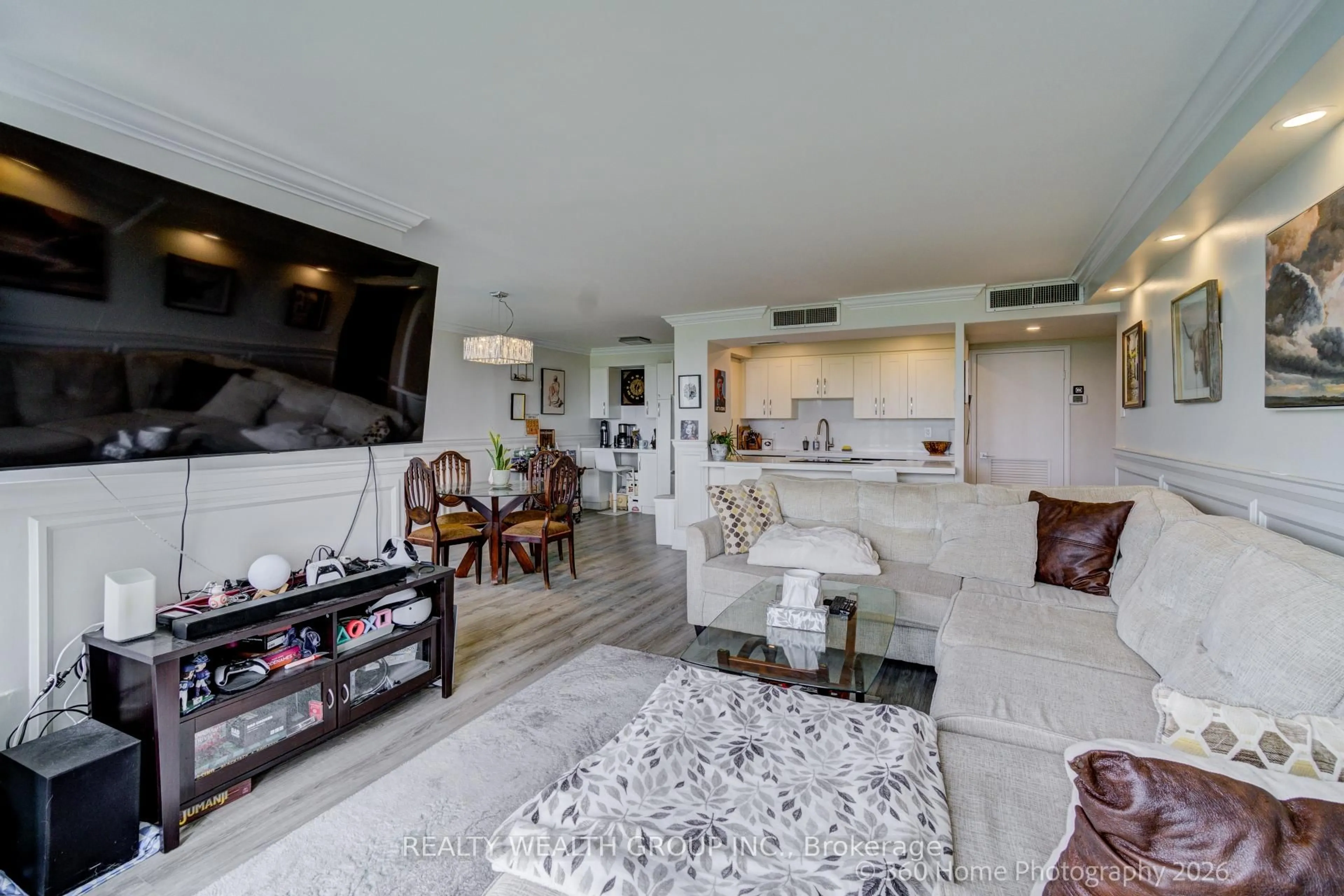 Living room with furniture, unknown for 1333 Bloor St St #619, Mississauga Ontario L4Y 3T6
