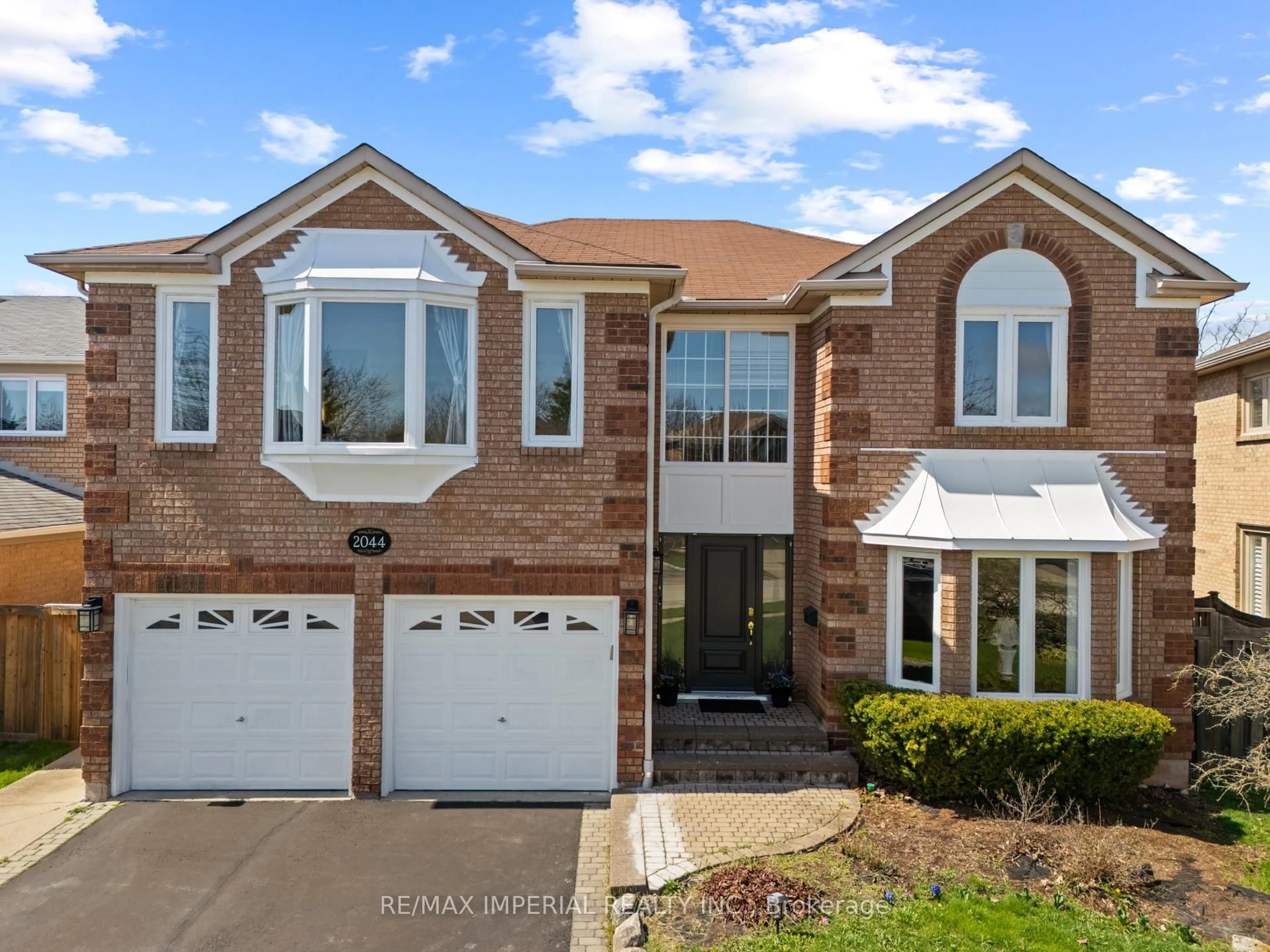 Home with brick exterior material, street for 2044 Schoolmaster Circ, Oakville Ontario L6M 3A1