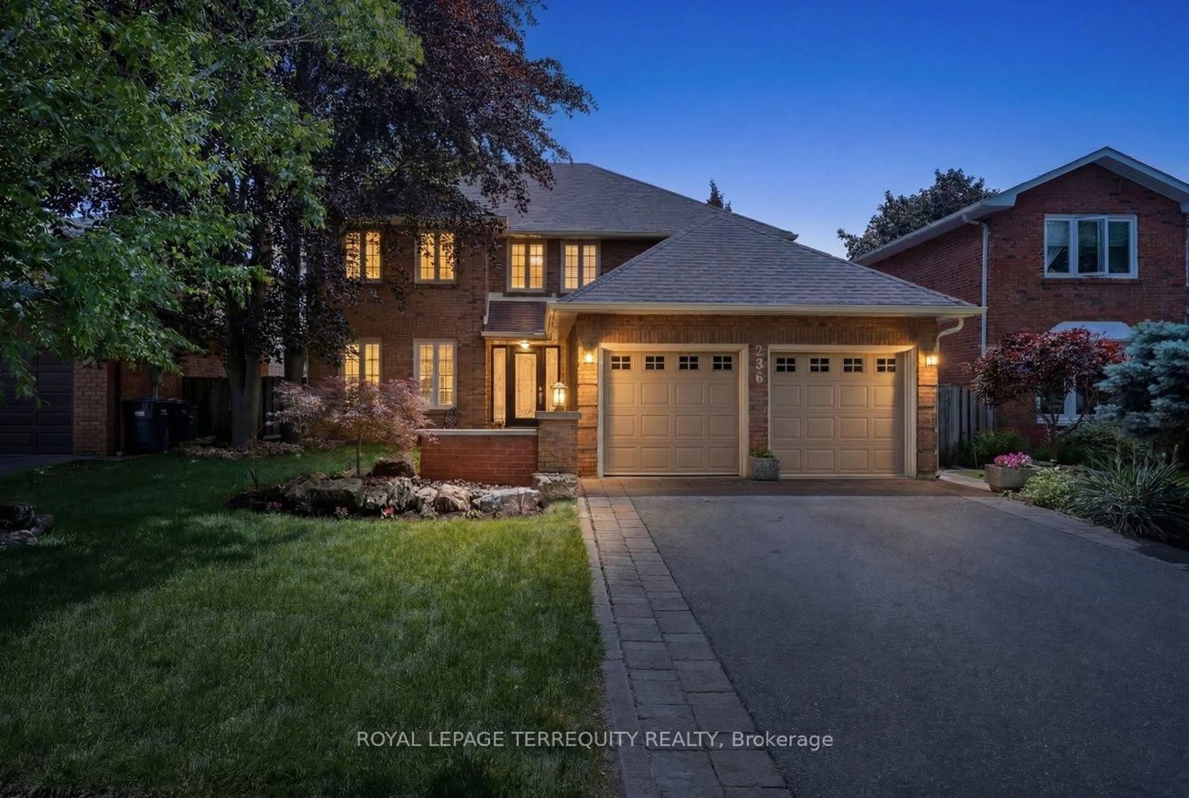 Home with brick exterior material, street for 236 Whitchurch Mews, Mississauga Ontario L5A 4B3
